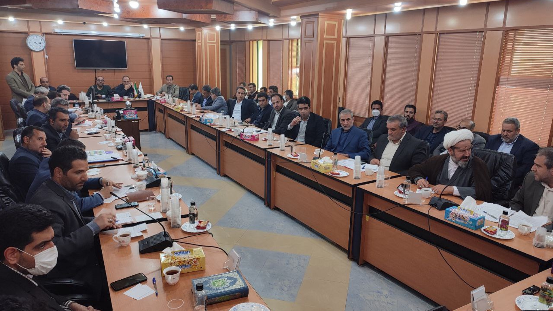 با حضور استاندار مرکزی، نماینده مردم ساوه و زرندیه در مجلس شورای اسلامی، ائمه جمعه ساوه، غرق آباد، نوبران و آوه، معاونین استاندار، فرماندار ساوه و جمعی از مدیران استان و شهرستان مشکلات شهرهای آوه، غرق‌آباد، نوبران و ساوه طی جلسه‌ای بررسی و تصمیمات لازم اتخاذ شد.