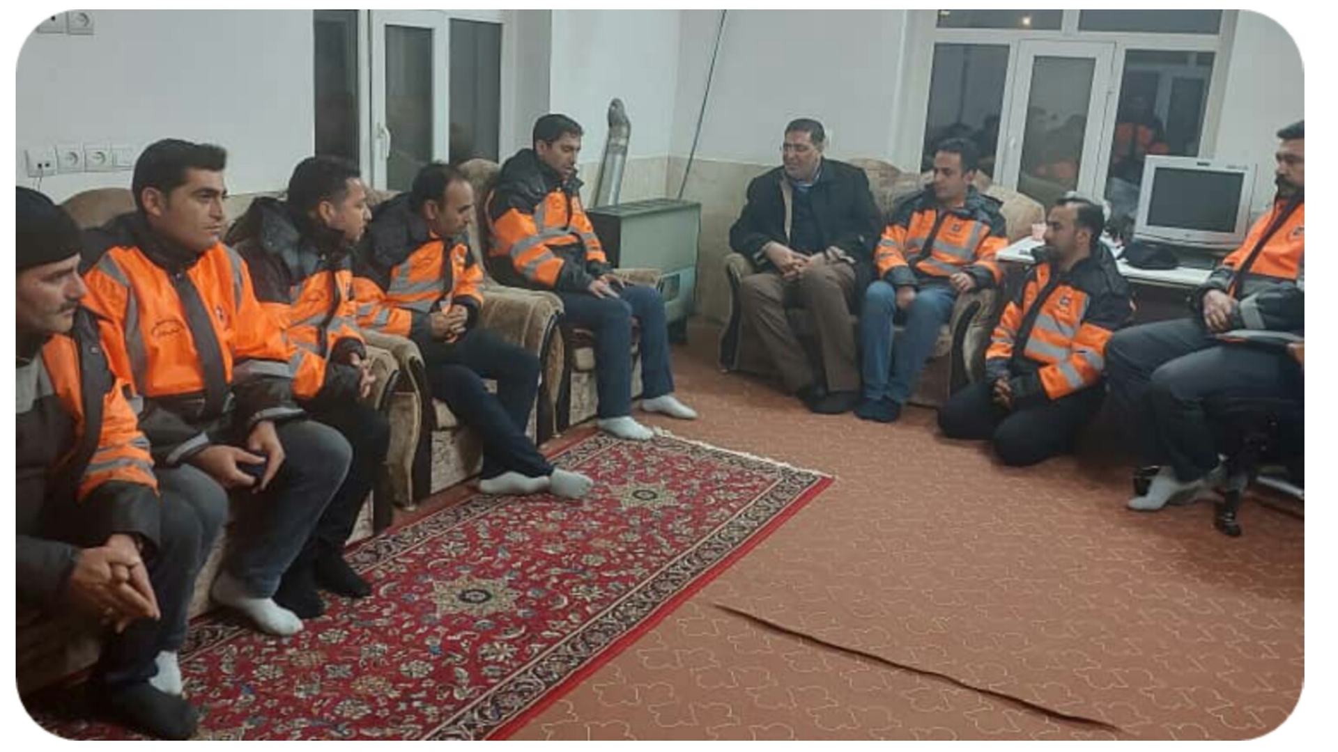 حضور مهندس ساعدی در بین کار کنان خدوم راهداری