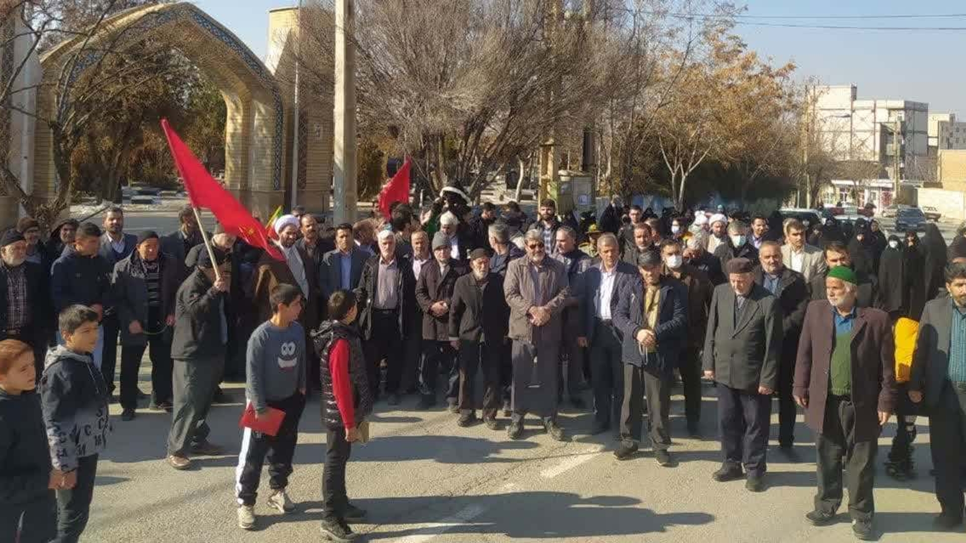 برگزاری راهپیمایی در شهرستان خنداب در محکومیت توهین به مراجع شیعه از سوی برخی کشور فرانسه