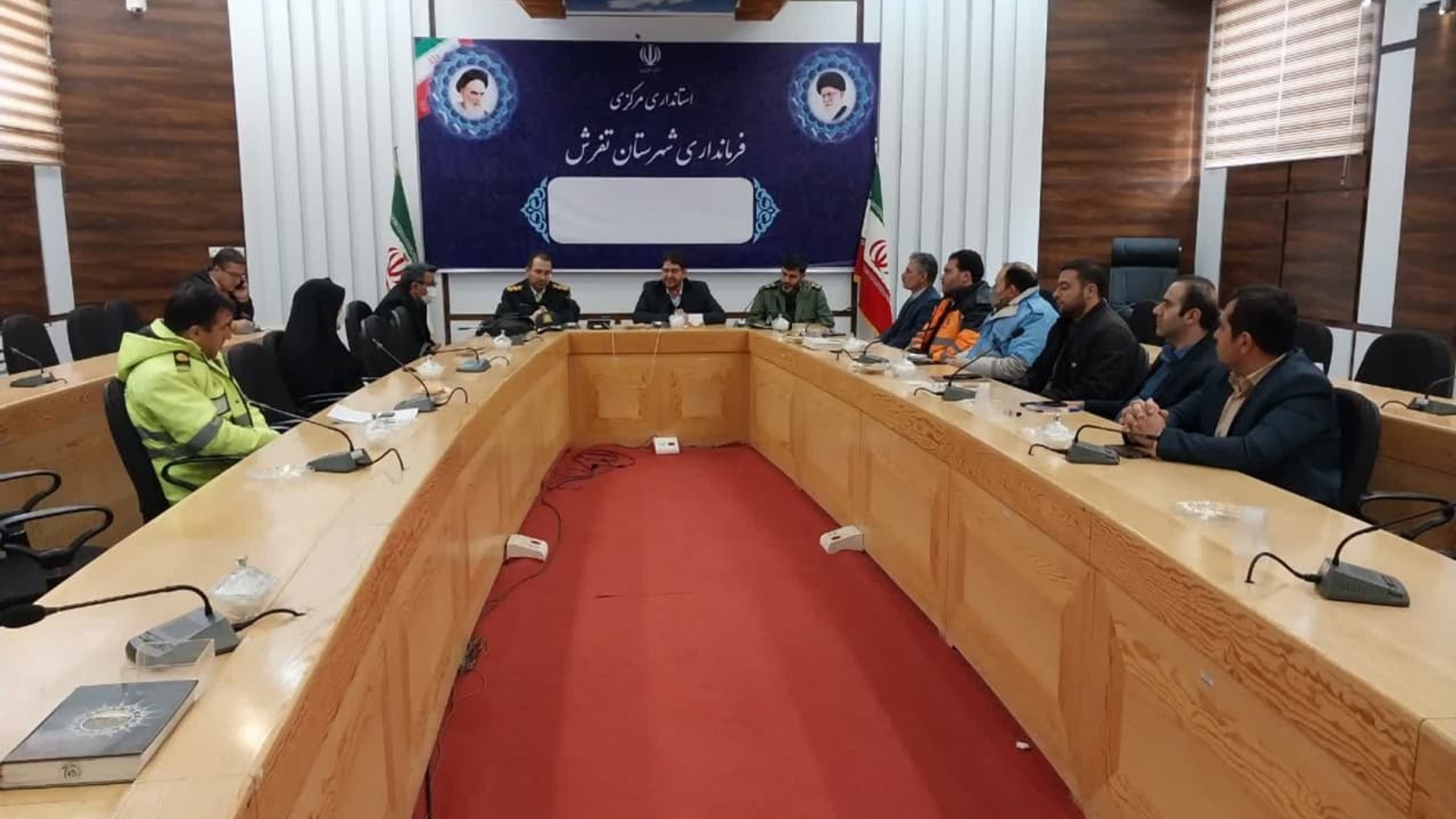 ظهر امروز ،جلسه فوق العاده مدیریت بحران شهرستان  به ریاست محمدرضا رضایی فرماندار تفرش و سایر اعضا در محل‌ فرمانداری برگزار گردید.