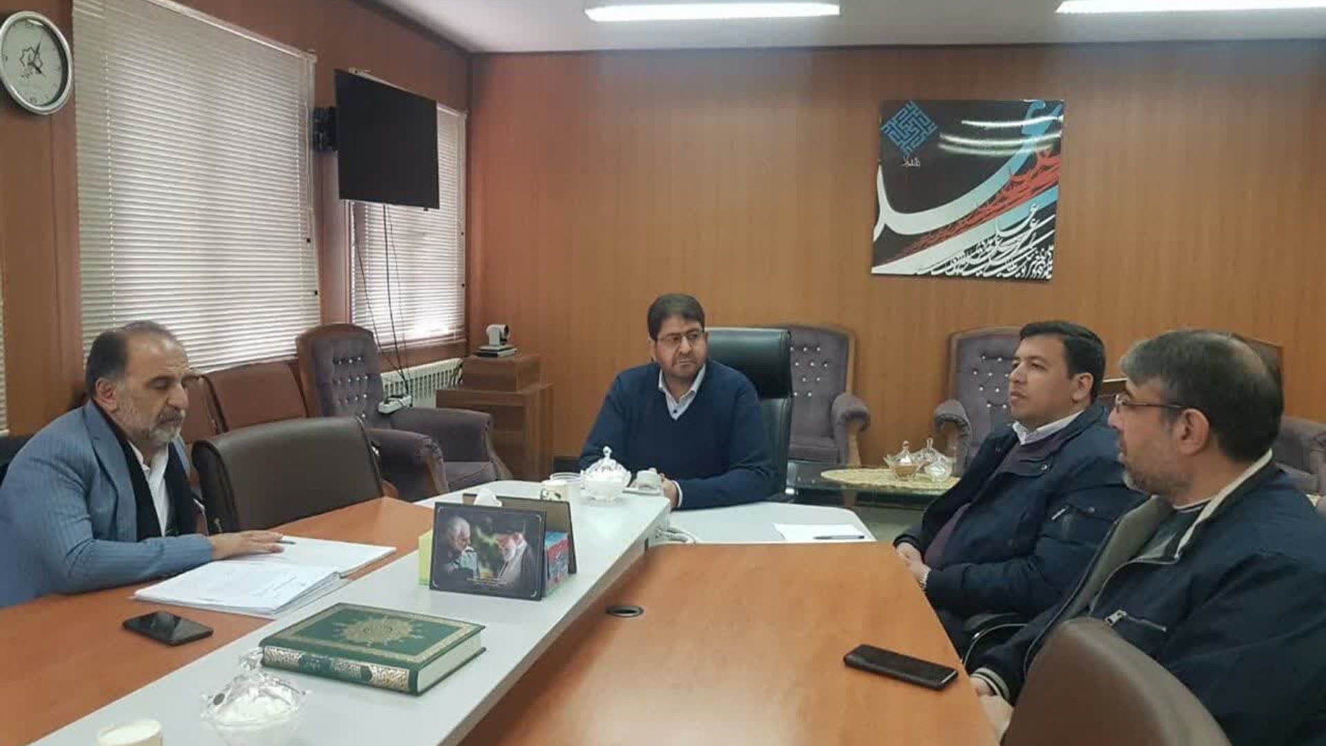 عصر امروز،جلسه بررسی قیر ۱۴۰۲ شهرستان بریاست محمد رضا رضایی فرماندار تفرش و با حضور محسن درودیان بخشدار مرکزی ،خلچانی رییس اداره بنیاد مسکن تفرش و حسین  مشهدی دفتر نماینده مردم تفرش ،آشتیان و فراهان در مجلس شورای اسلامی در فرمانداری تشکیل و برگزار شد.