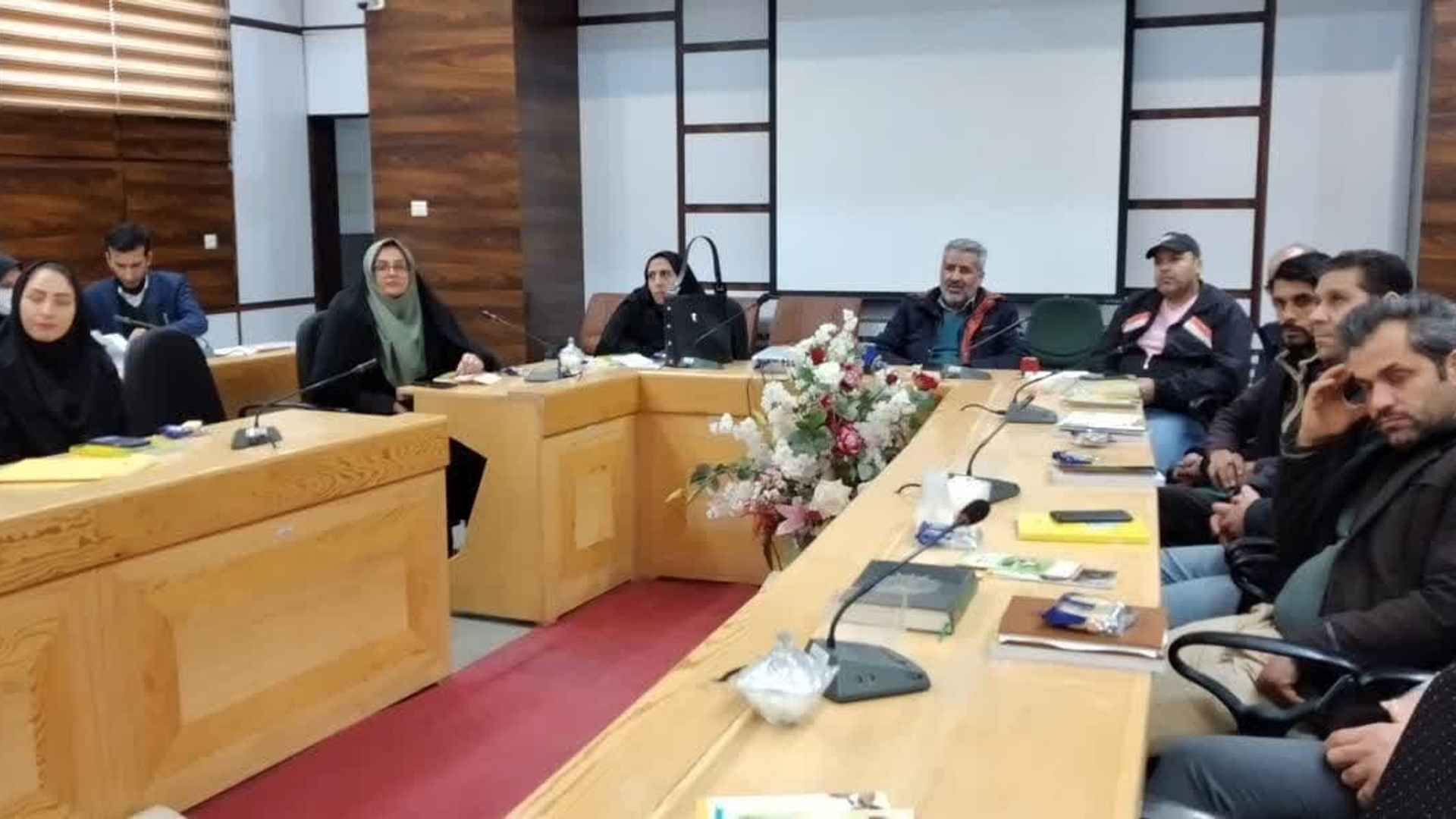 صبح امروز پنجمین همایش دهیاران بخش مرکزی تفرش به ریاست محمدرضا رضایی فرماندار شهرستان تفرش و با حضور محسن درودیان بخشدار مرکزی، جمعی از مسئولین دستگاههای اجرایی و دهیاران بخش مرکزی شهرستان تفرش در محل فرمانداری برگزار گردید.