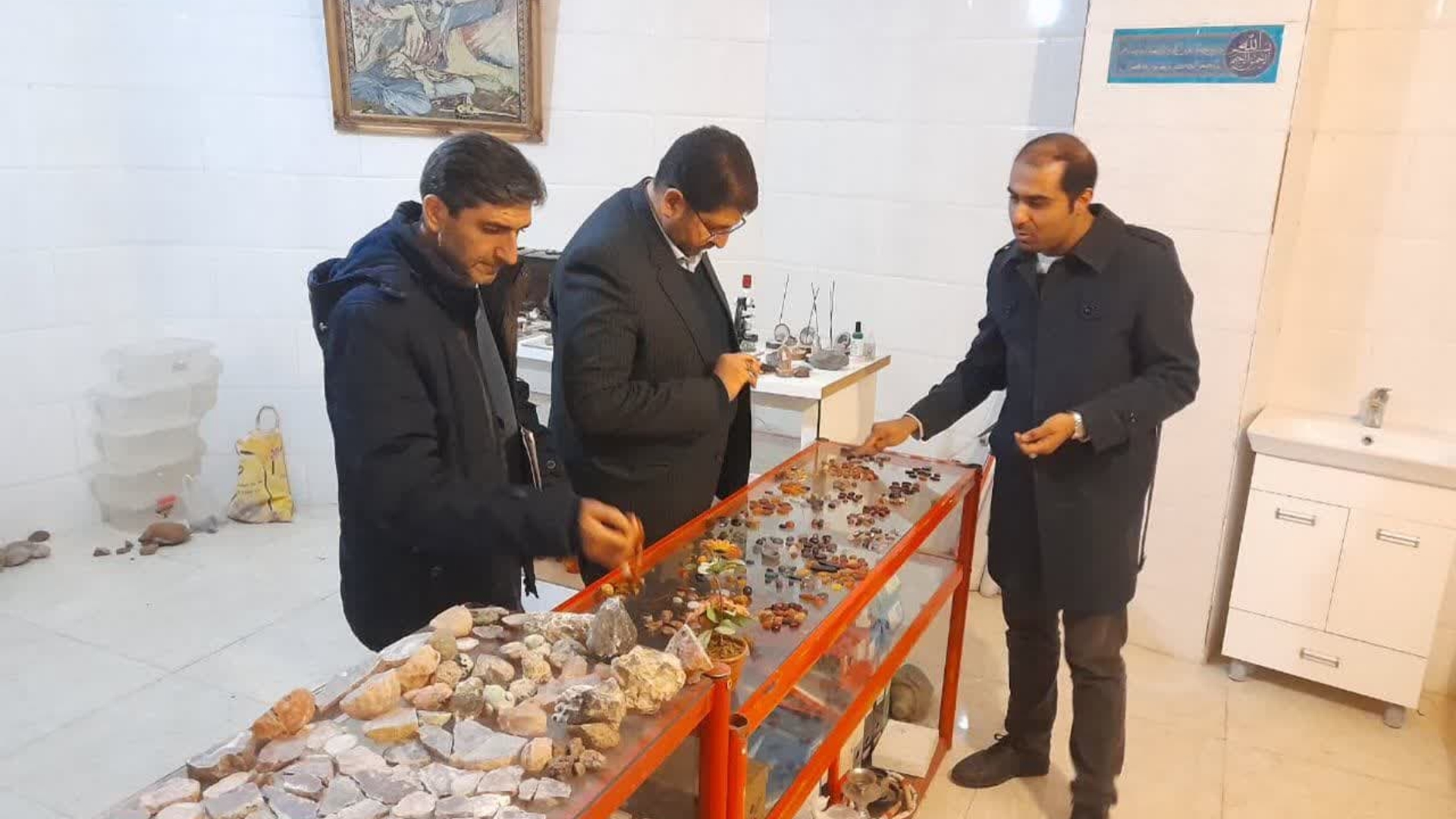 بازدید محمدرضا رضایی فرماندار شهرستان تفرش از کارگاه نگین تراشی کلانتری