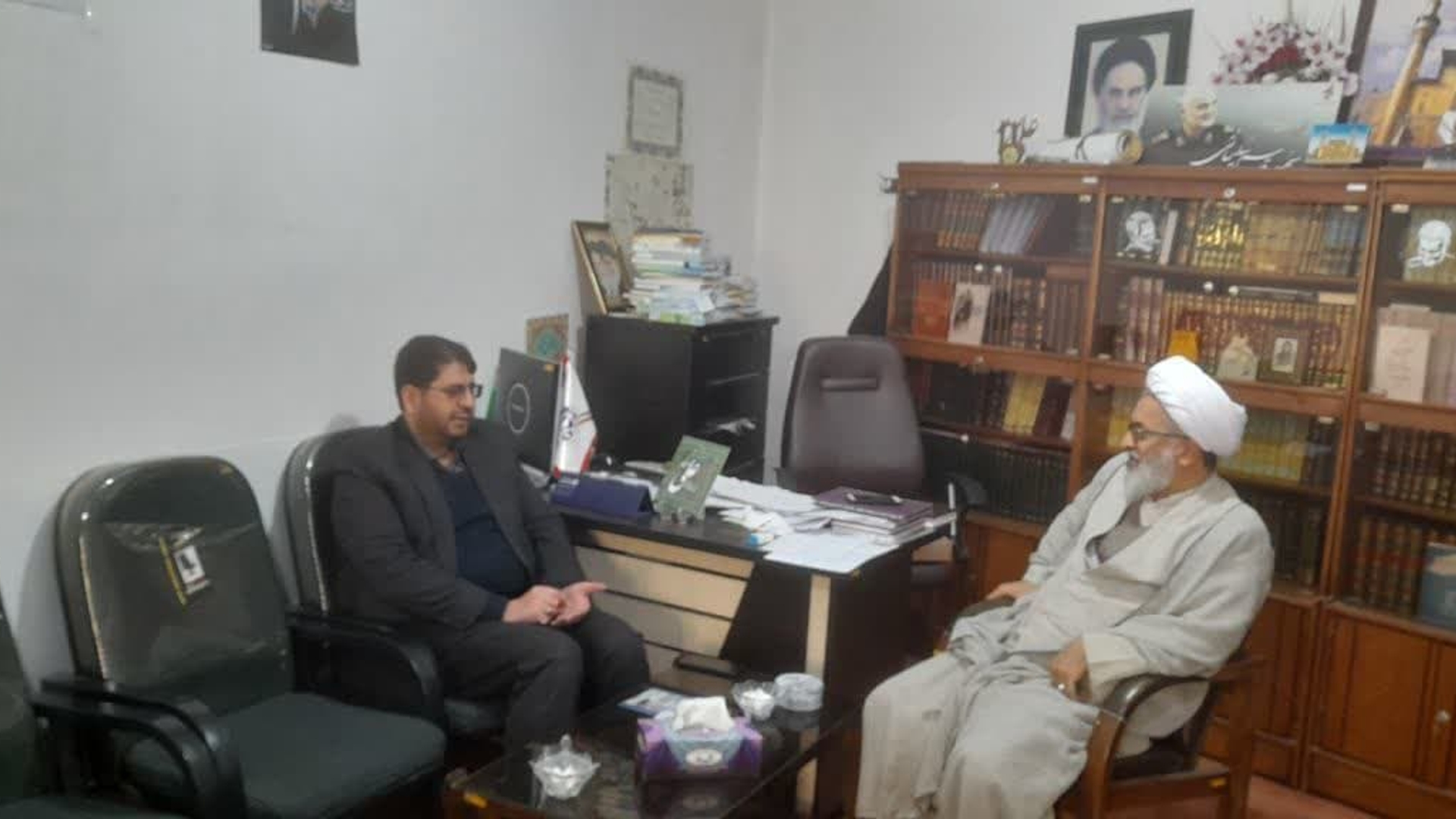 حضور فرماندار شهرستان تفرش در دفتر امام جمعه شهرستان وگفتگووتبادل نظر  در خصوص مسائل شهرستان خصوصا مباحث فرهنگی شهرستان