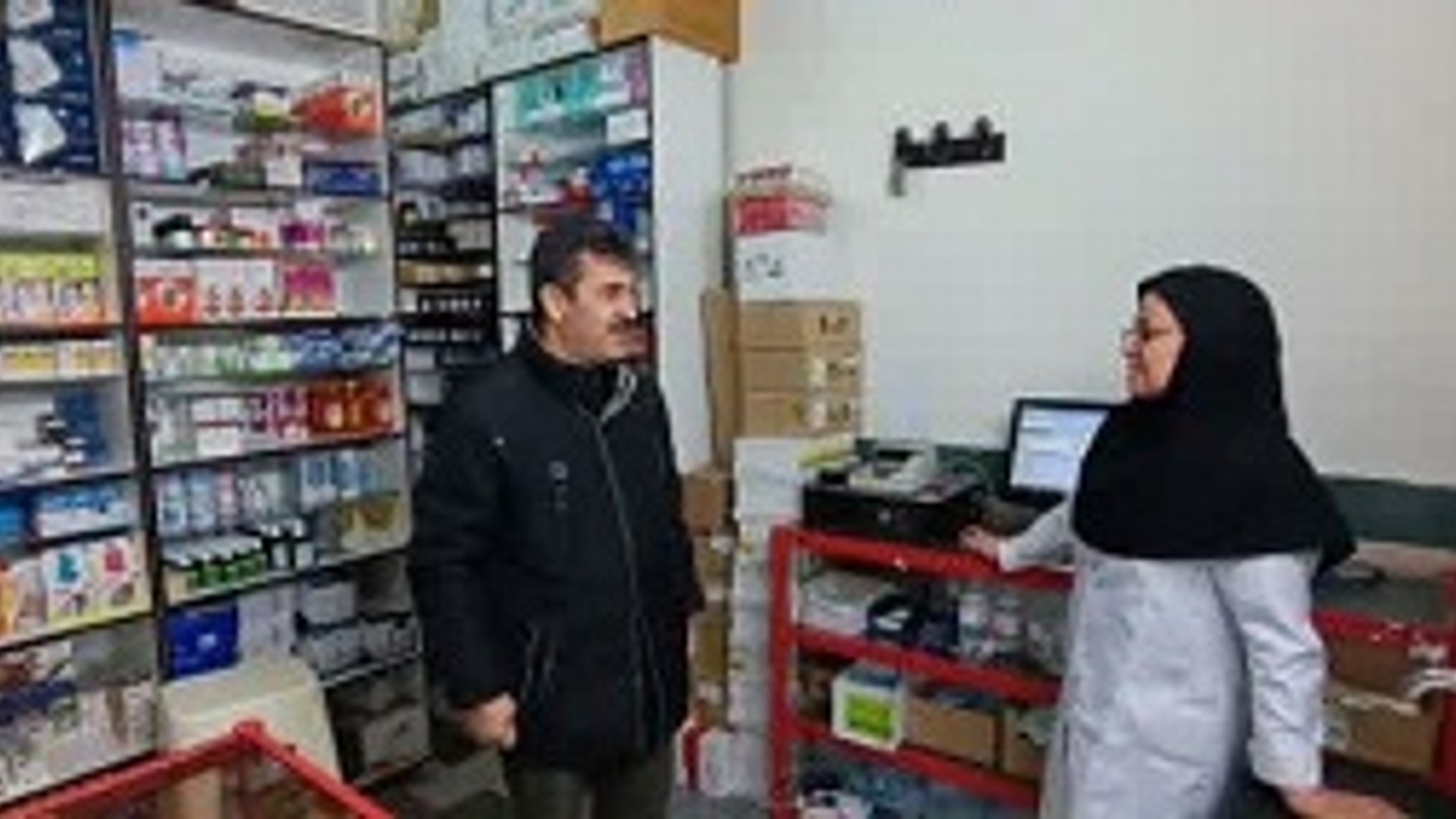 بازدید فرماندار شهرستان شازند از داروخانه های شهرهای شازند و مهاجران