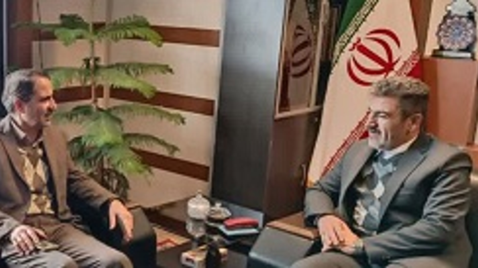 دیدار و نشست فرماندار شهرستان شازند با مدیرکل پست استان مرکزی