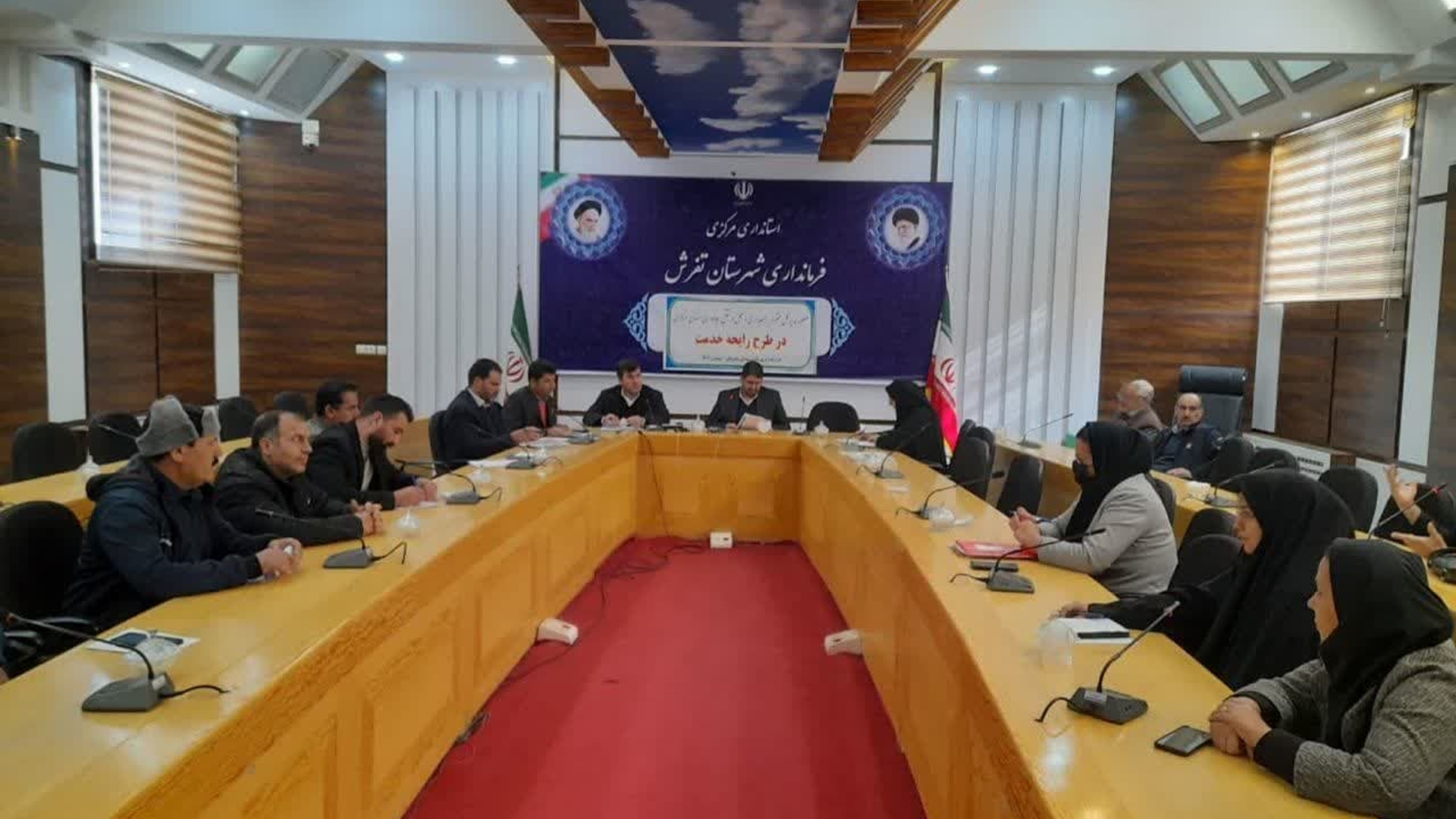 جلسه طرح رایحه خدمت با حضور مهندس جهانی مدیر کل راهداری و حمل و نقل جاده ای استان مرکزی ، محمدرضا رضایی فرماندار تفرش و آحاد مردم شریف در محل فرمانداری برگزار گردید.