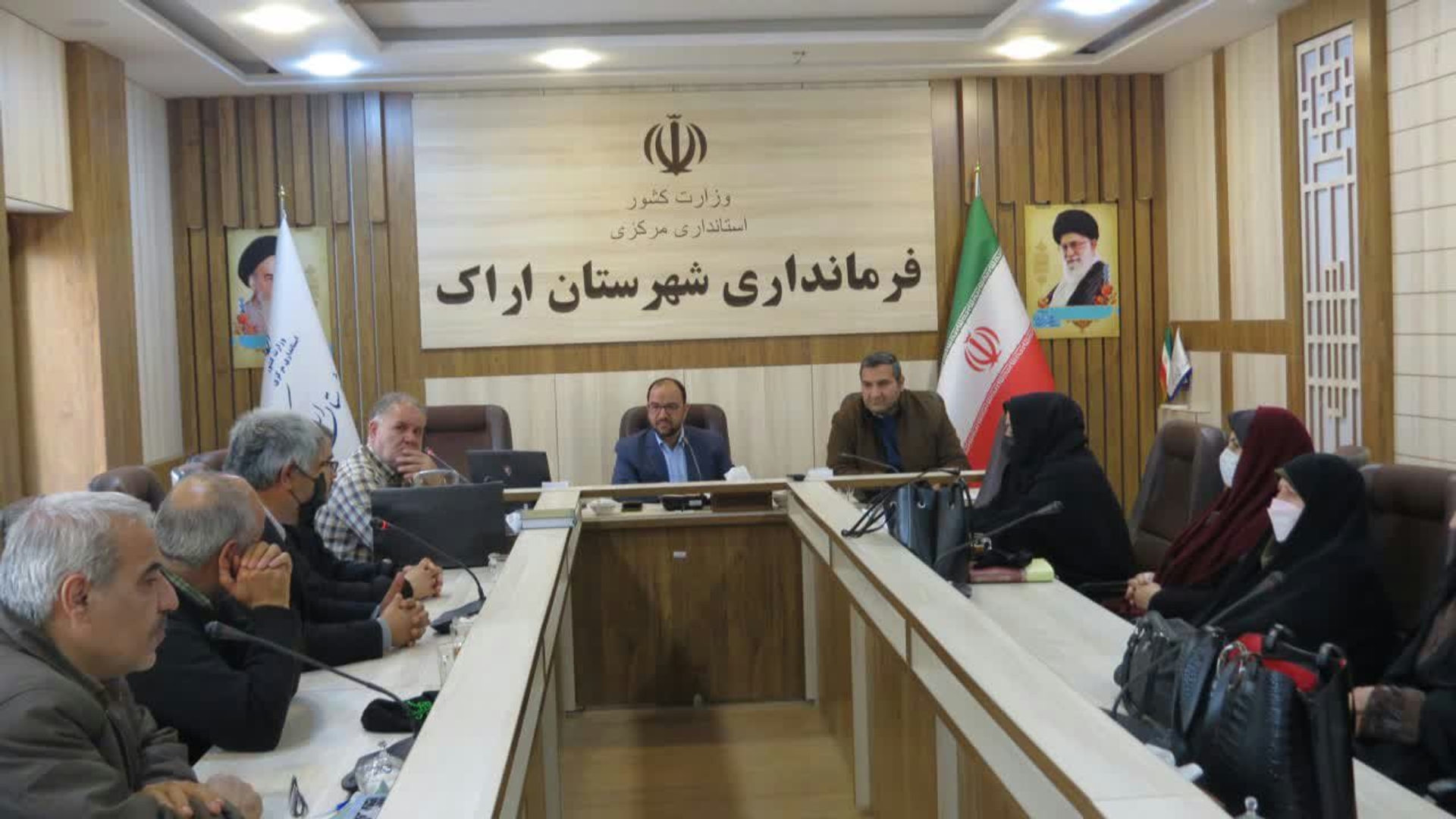 چهار دهمین جلسه جهاد تبیین شهرستان اراک با همکاری ناحیه مقاومت بسیج شهرستان اراک وپایگاه ناحیه مقاومت بسیج ثامن الائمه فرمانداری اراک در تاریخ 8 بهمن ماه 1401 ویژه مربیان پرورشی وآموزش دفاعی مدارس ناحیه دو اراک در محل سالن جلسات فرمانداری اراک برگزار گردید 
✅روابط عمومی فرمانداری شهرستان اراک