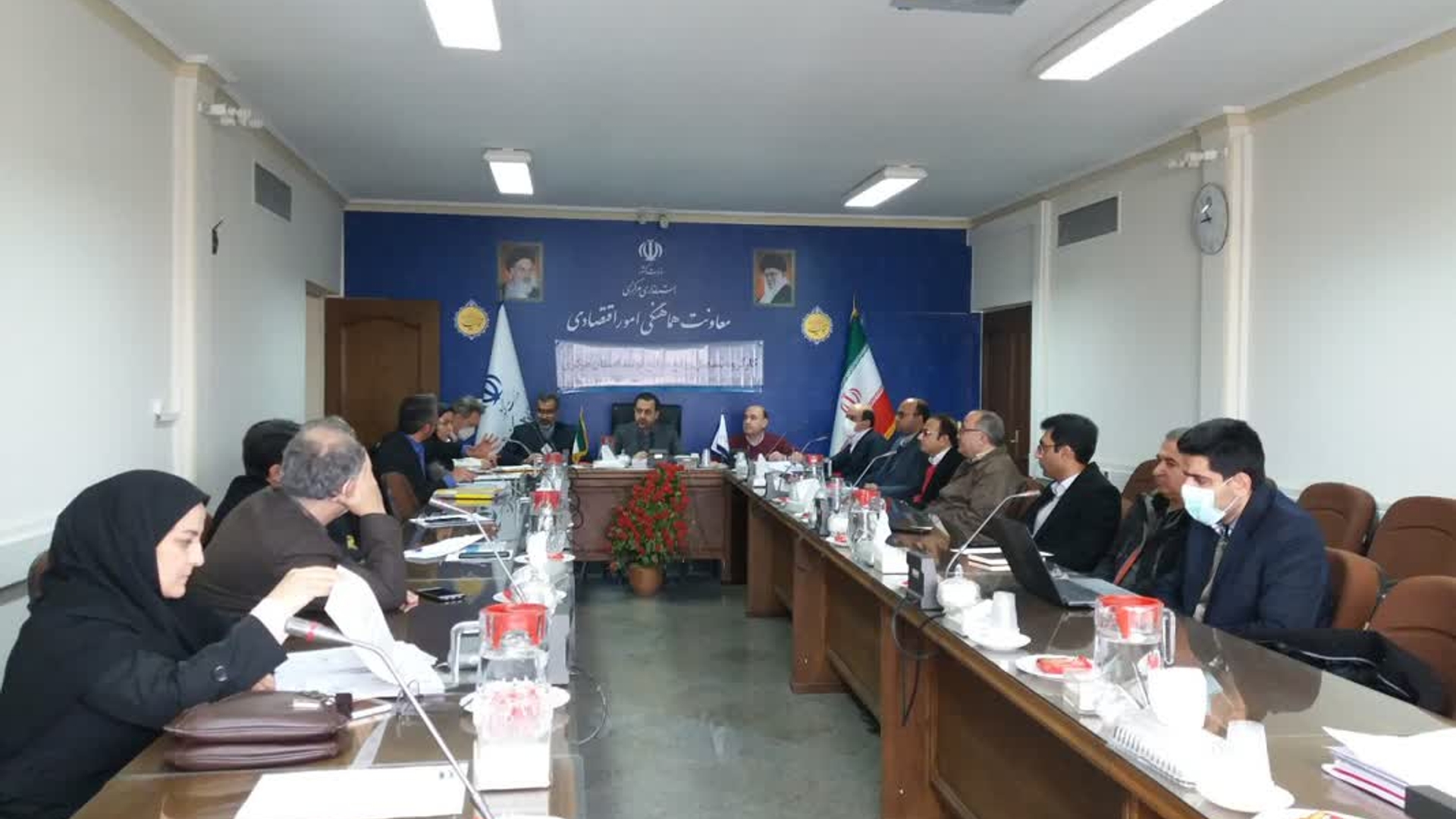جلسه ستاد تسهیل رفع موانع تولید استان مرکزی به ریاست معاون هماهنگی امور اقتصادی و توسعه منطقه ای استاندار و با حضور مدیرکل دفتر هماهنگی امور اقتصادی و مدیران مربوطه برگزار شد.در این جلسه مسائل و مشکلات ده6واحد تولیدی استان مطرح و مصوباتی به تایید اعضای حاضر رسید. هزینه های زیر ساختی شهرک‌های صنعتی،استمهال تسهیلات دریافتی مواردی بود که تولیدکنندگان جهت رفع آن در جلسه مطرح و تصمیماتی در این خصوص اتخاذ گردید.

یکشنبه 9 آذربهمن ۱۴۰۱