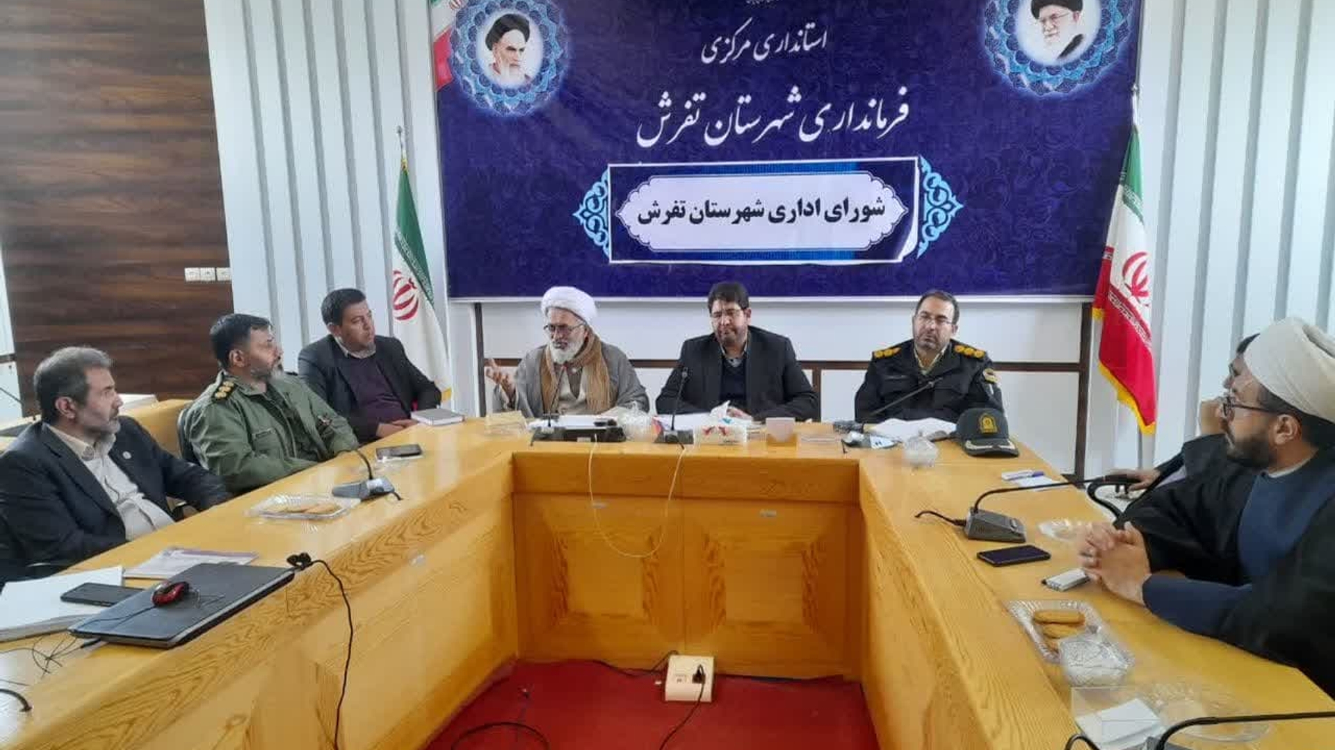 جلسه شورای اداری شهرستان حول محور برنامه ریزی اجرای برنامه های دهه فجر به ریاست محمدرضا رضایی فرماندار تفرش و با حضور اعضا در محل فرمانداری برگزار گردید.