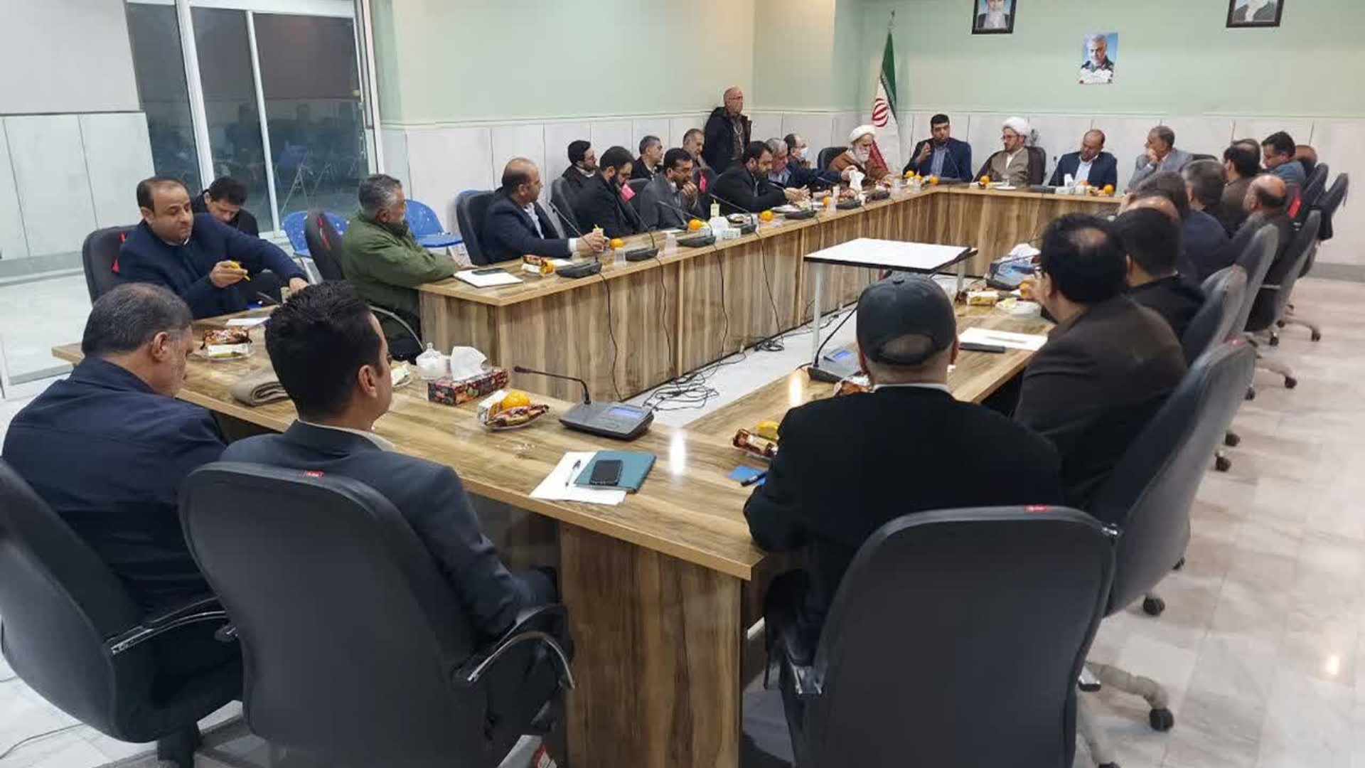 نشست هم اندیشی اعضای مجمع نخبگان دانشگاهی وحوزوی استان مرکزی، بادادستان محترم عمومی وانقلاب شهرستان اراک وهادی فرماندار شهرستان اراک