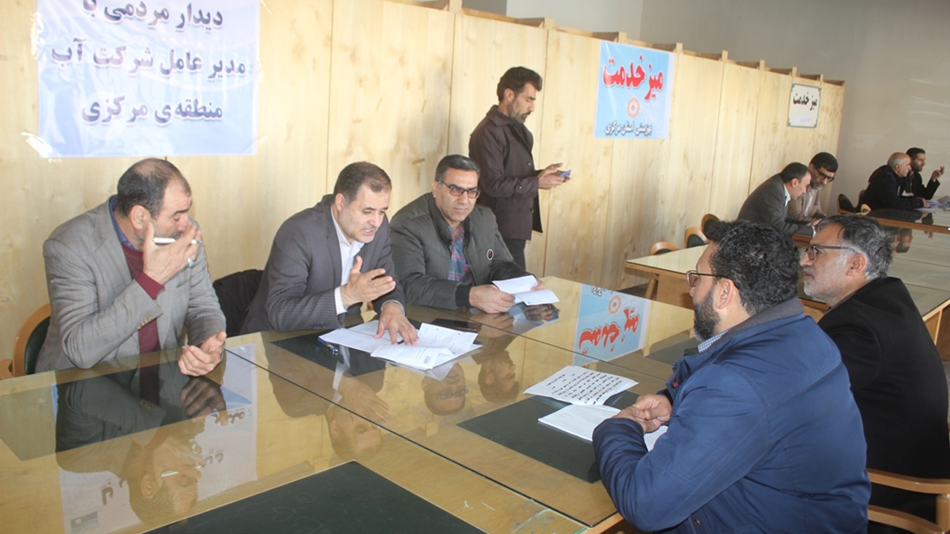 میز خدمت مدیران کل استان در شهرستان خمین برگزار شد