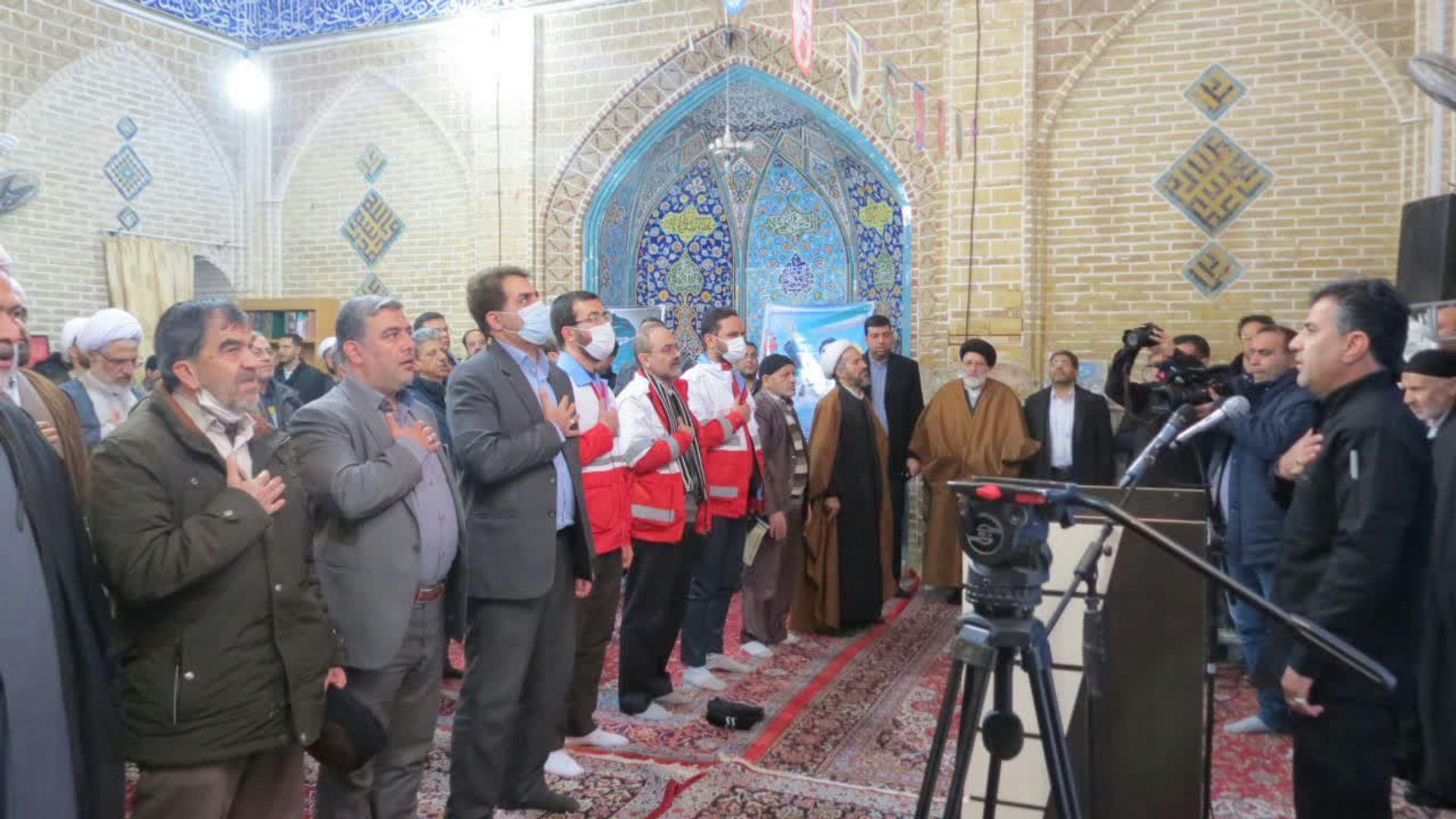 زنگ انقلاب
به گزارش پایگاه  اطلاع رسانی و روابط عمومی فرمانداری شهرستان اراک ، به مناسبت سالروز ورود تاریخی امام خمینی (ره)  علیه بنیانگذار جمهوری اسلامی  ایران  به میهن در روز چهارشنبه مورخ 1401-11-12 ، زنگ انقلاب در مدرسه سپهداری اراک و  گلباران حجره طلبگی آن حضرت   با حضور حجت الاسلام والمسلین حاج آقا میرمهدی تولیت حوزه علمیه ، هادی فرماندار شهرستان اراک وکریمی شهردار اراک و جعفری مدیرکل دفتر امور اجتماعی استانداری مرکزی به  همراه جمعی از مسئولین استانی وشهرستانی  برگزار گردید