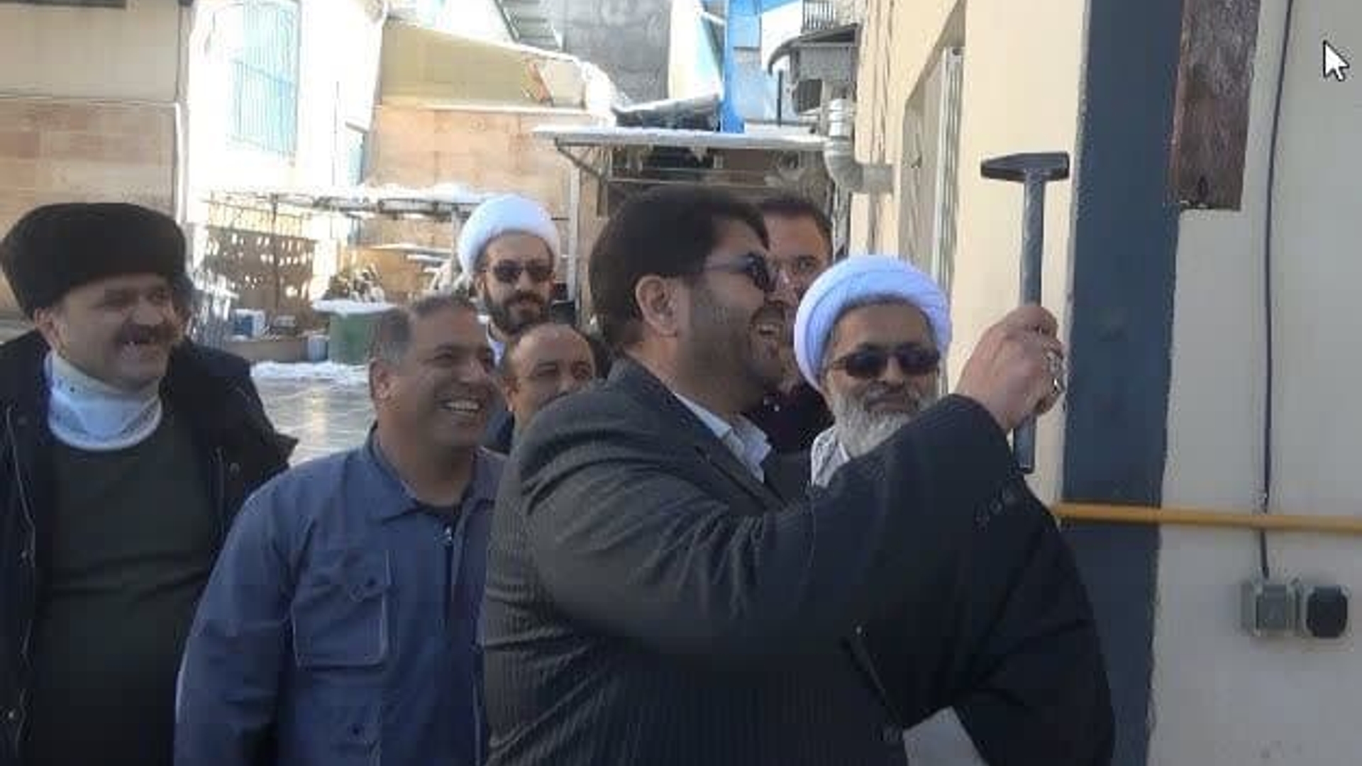 همزمان با آغاز دهه مبارک فجر زنگ انقلاب در شهرک اصناف کارگاه کش پول توسط محمدرضا رضایی فرماندار تفرش نواخته شد.