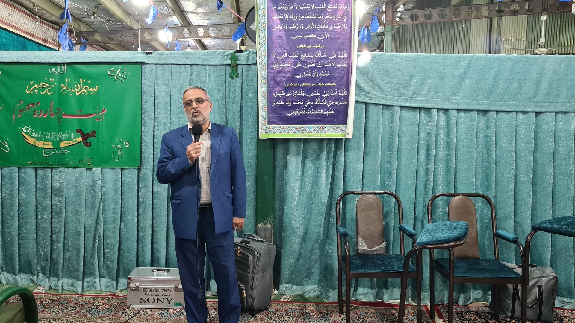 قاسمی سرپرست فرمانداری شهرستان با حضور در مسجد ۱۴ معصوم شهرستان با کاروان راهیان نور ویژه خواهران  که به همت پایگاه ناحیه مقاومت اعزام شدند  دیدار کرد