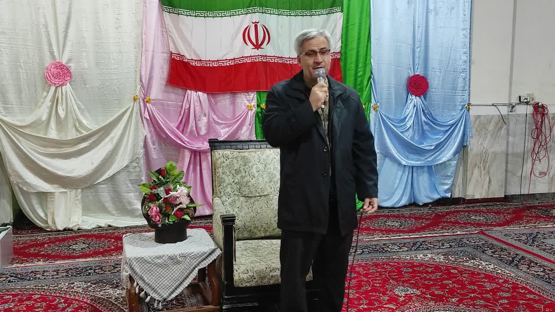 مراسم جشن انقلاب در مسجد خاتم الانبیاء (ص) خمین برگزار شد