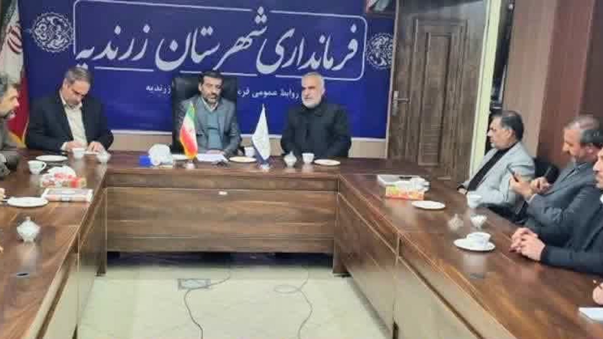 جلسه بررسی وضعیت مدارس شهرستان زرندیه و مرکز فنی و حرفه ای