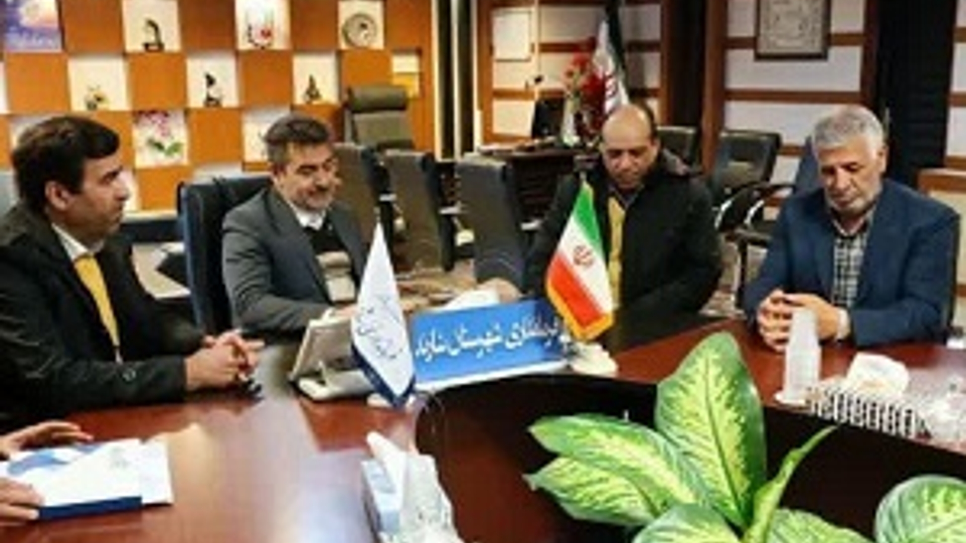 دیدار و نشست فرماندار شهرستان شازند با مدیرکل تامین اجتماعی استان مرکزی