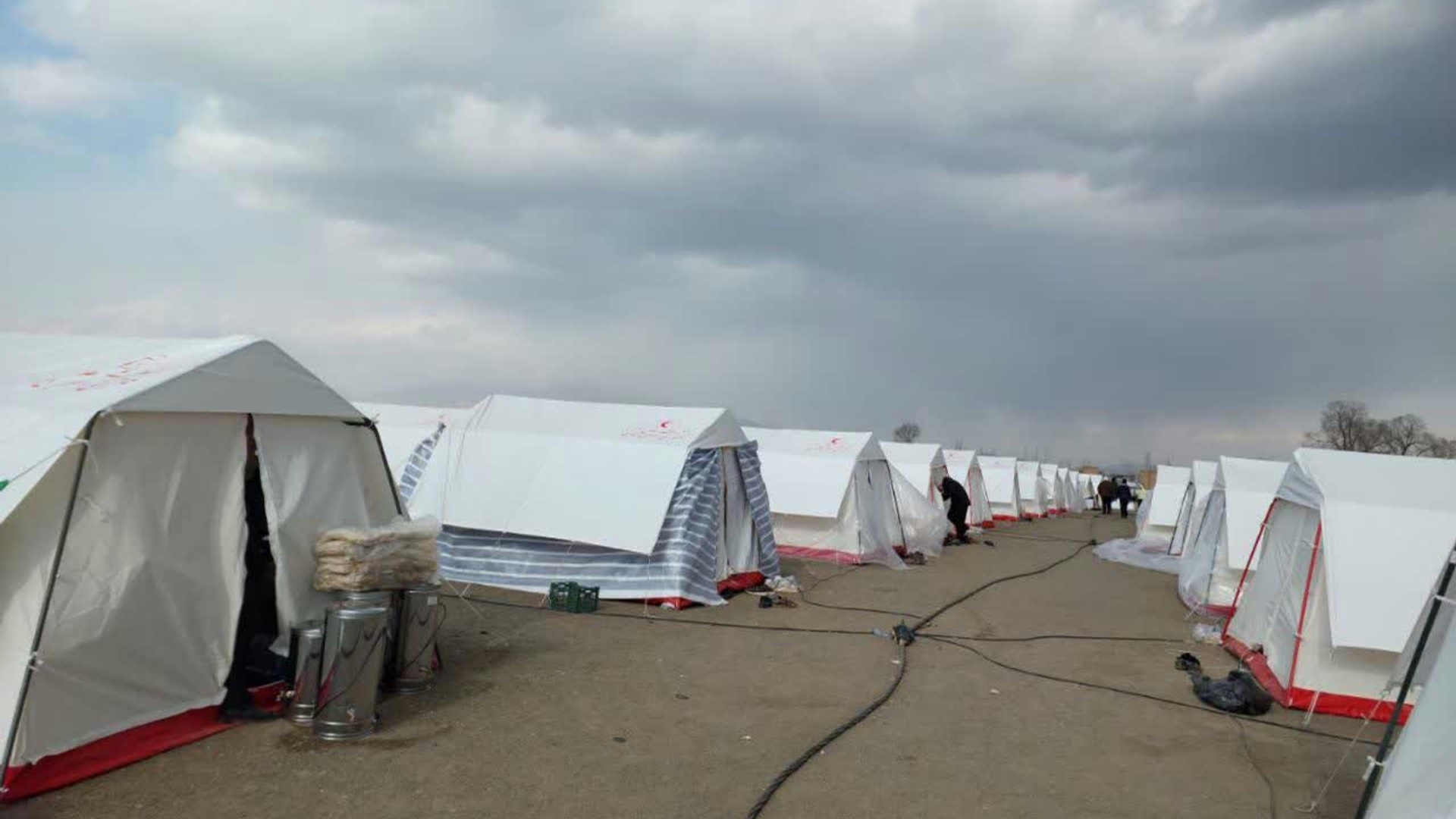 تحویل کمک‌های مردمی استان مرکزی به زلزله‌زدگان خوی

 حضور مسئولين ونماینده فرمانداری اراک   در مناطق زلزله زده شهرستان خوی در استان آذربایجان غربی و برنامه‌ریزی لازم جهت ارسال کمک‌های امدادی استان مرکزی به مناطق آسیب‌دیده