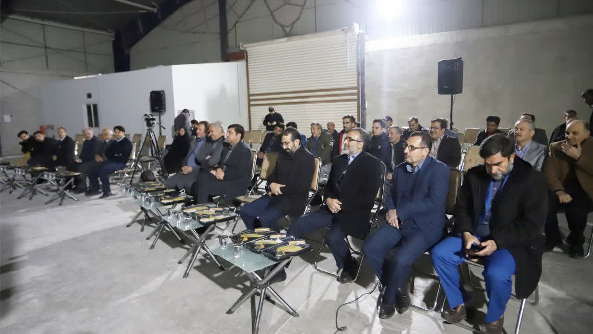 گامی برای رونق تولید-افتتاح کارخانه خواراک طیور

🇮🇷هم‌زمان با سالروز پیروزی انقلاب اسلامی، با حضور استاندار مرکزی، معاون سیاسی، امنیتی و اجتماعی استاندار و فرماندار اراک، کارخانه خوراک طیور با اعتبار ۴۲ میلیارد تومان، ظرفیت تولید ۳۰۰۰۰ تن در سال و اشتغال‌زایی ۱۵ نفر در شهرک صنعتی خیرآباد اراک افتتاح شد.