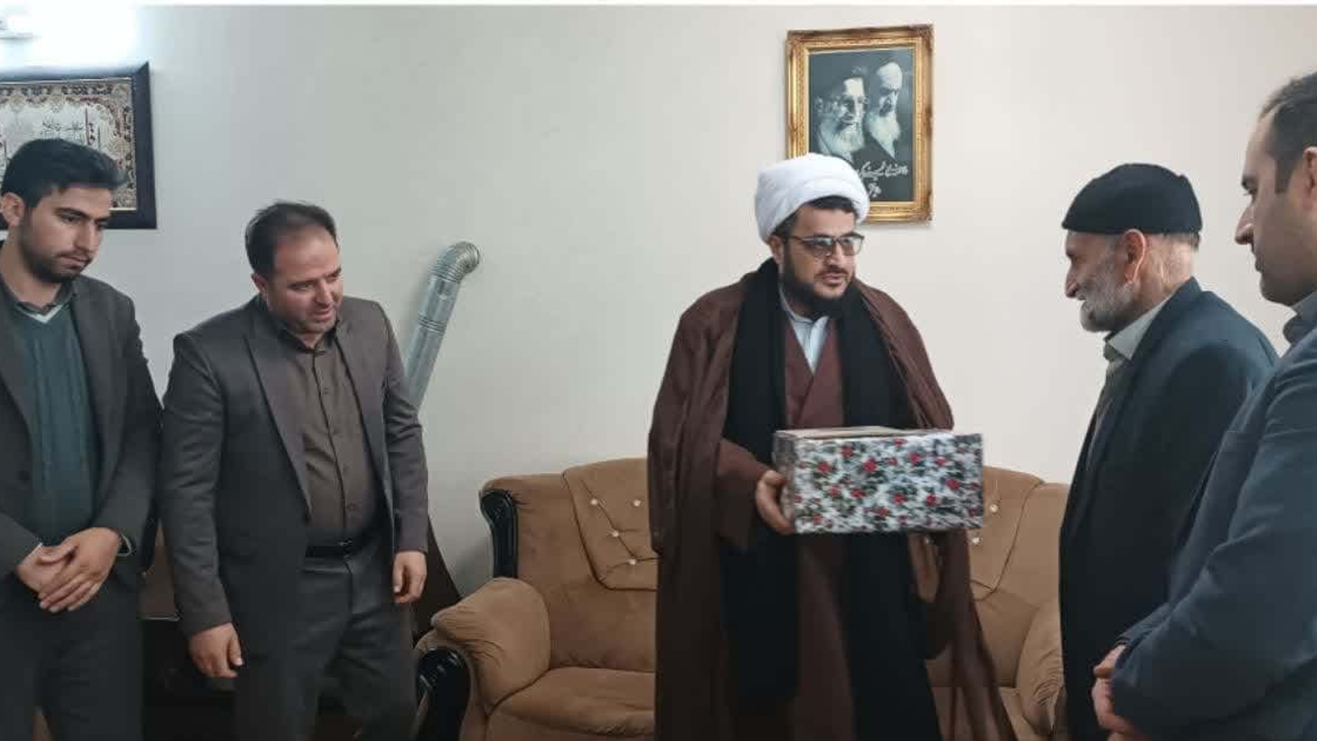 دیدار فرماندار با خانواده معظم شهید سید مجتبی محمدی