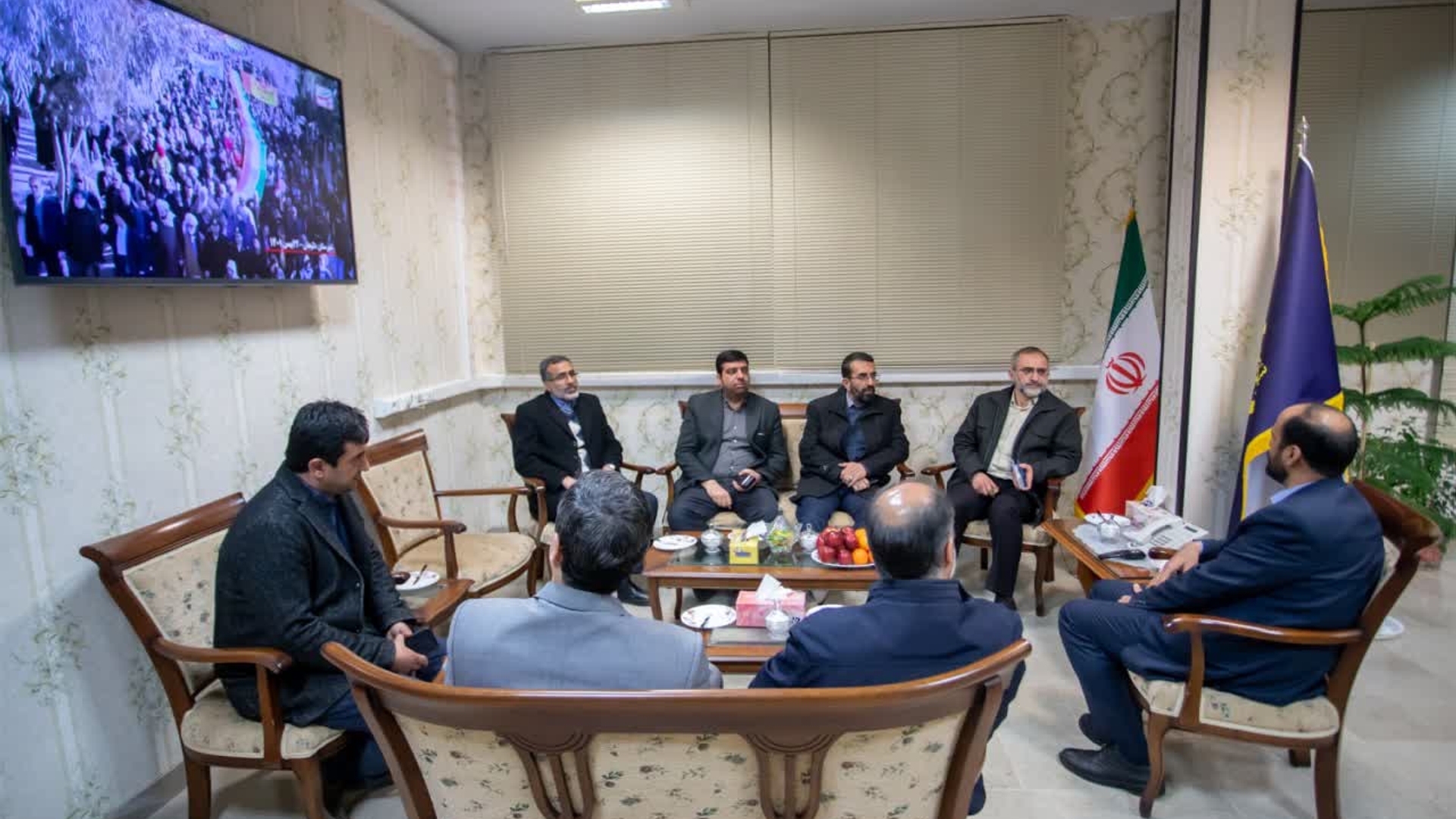 شامگاه ۲۲ بهمن، استاندار مرکزی به همراه معاون سیاسی، امنیتی و اجتماعی استاندار و فرماندار اراک به منظور تقدیر از حضور حماسی مردم در راهپیمایی با شکوه ۲۲ بهمن و گفتگوی تلویزیونی با مردم استان مرکزی در خصوص پروژه‌ها و اقدامات صورت گرفته در دهه مبارک فجر انقلاب اسلامی در شبکه آفتاب حاضر شد.