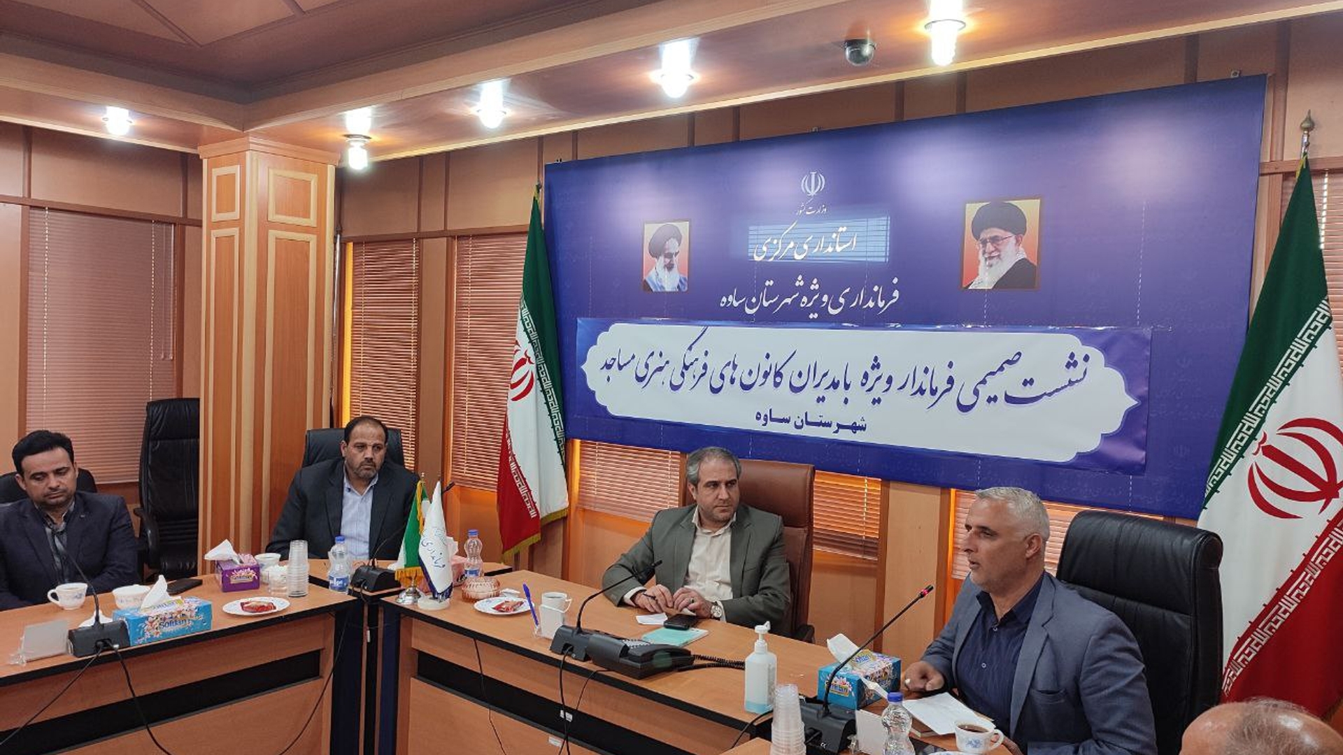 نشست صمیمی فرماندار ویژه شهرستان ساوه با مدیران کانون های فرهنگی و هنری مساجد ساوه