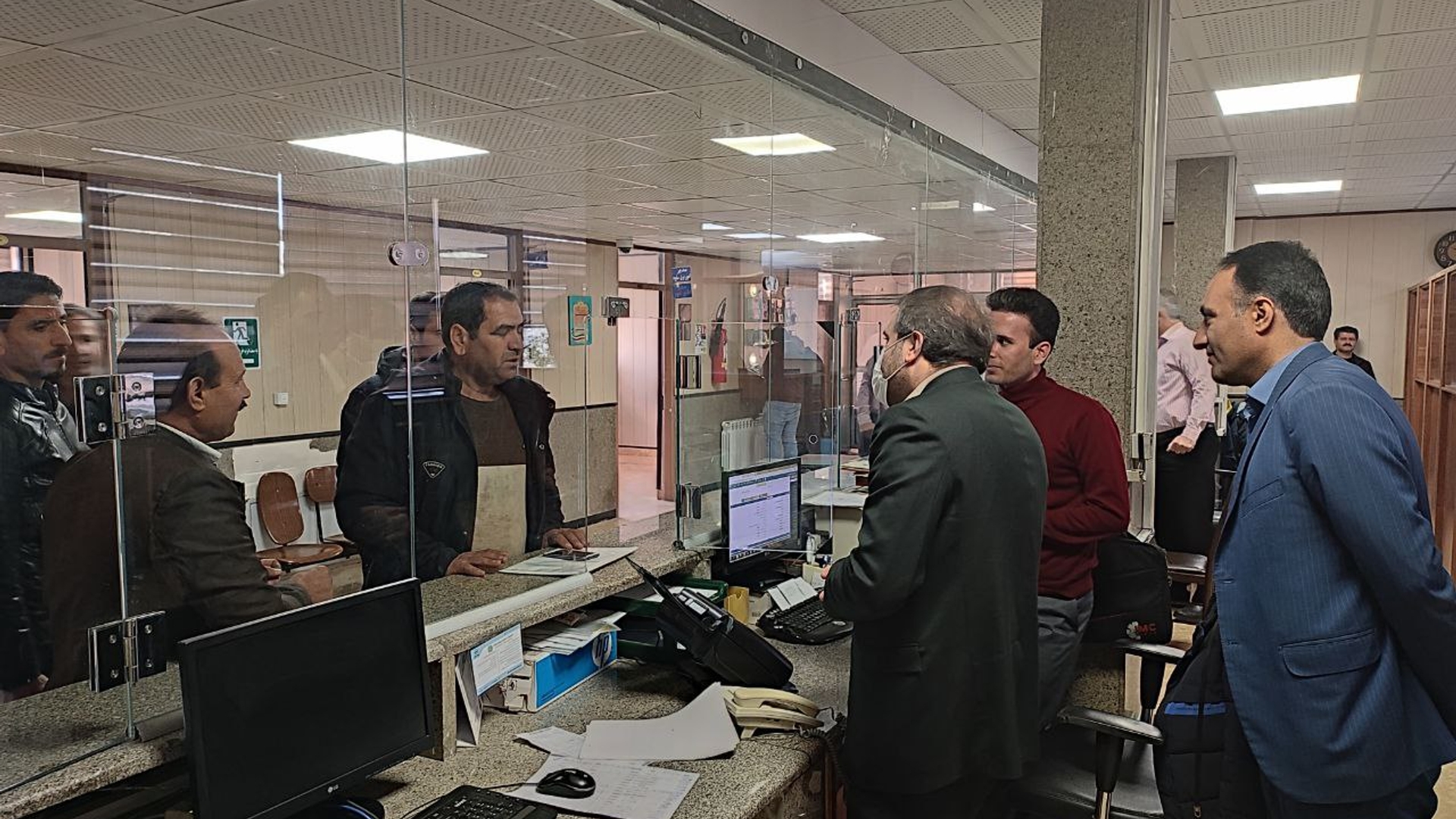 حضور سرزده مهدی الیاسی  معاون استاندار و فرماندار ویژه شهرستان ساوه در اداره برق ساوه