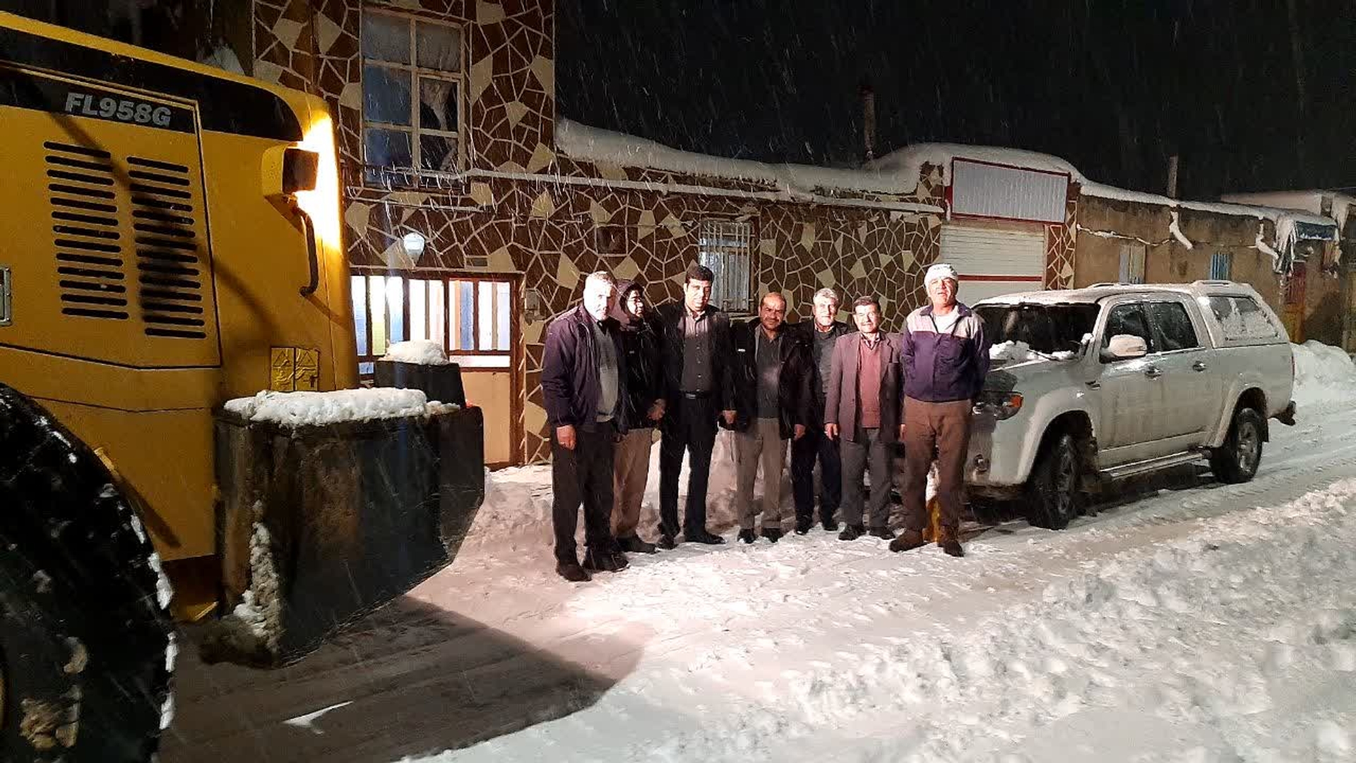 برسی وضعیت محورقره کهریز با حضورآقای هادی فرماندار شهرستان اراک ،  بخشدار مرکزی ، رییس شورای شهرستان و مهندس جمشیدی کارشناس فرمانداری شهرستان اراک