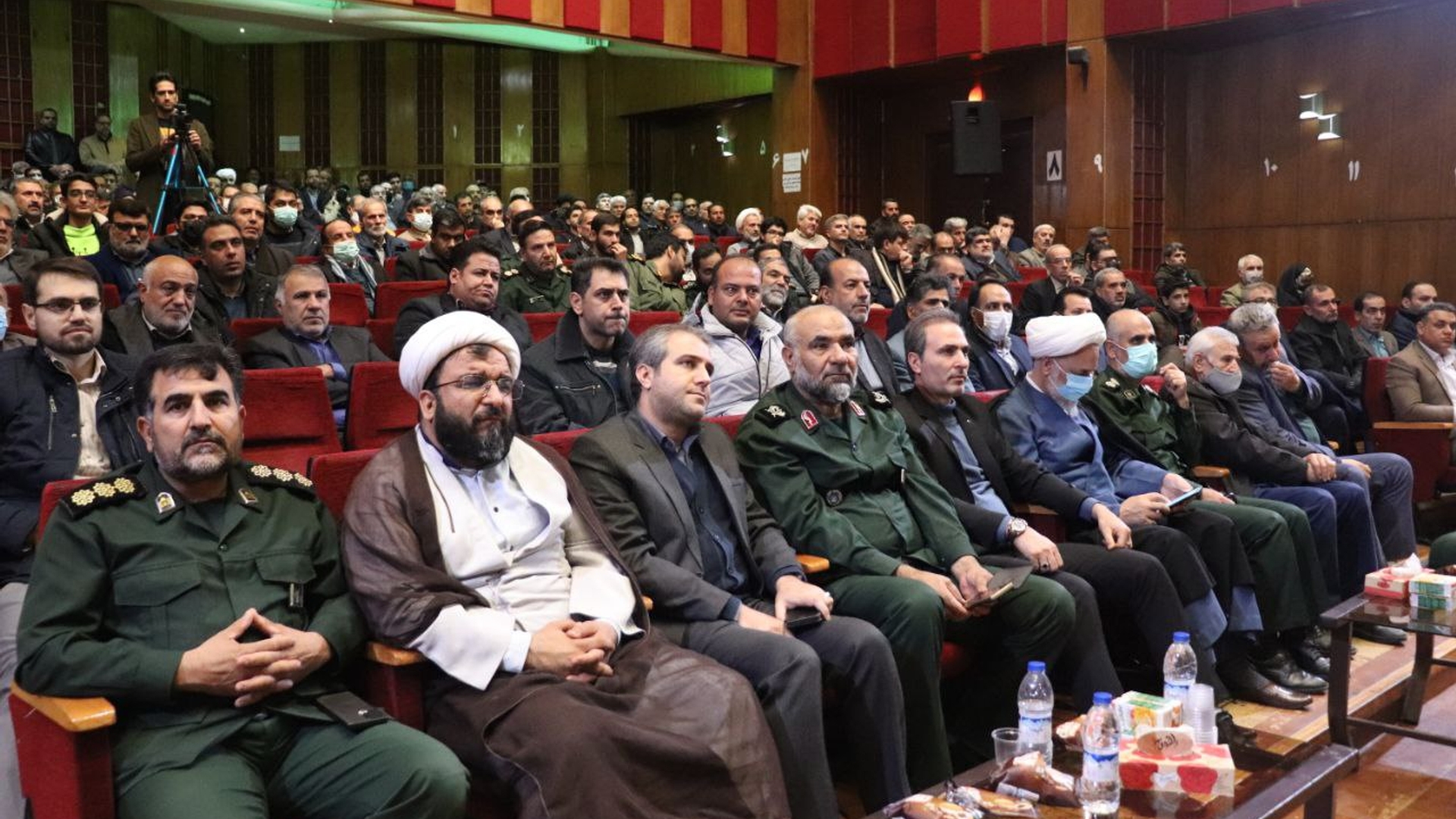 "حاج قاسم ، مرد بحران ها"