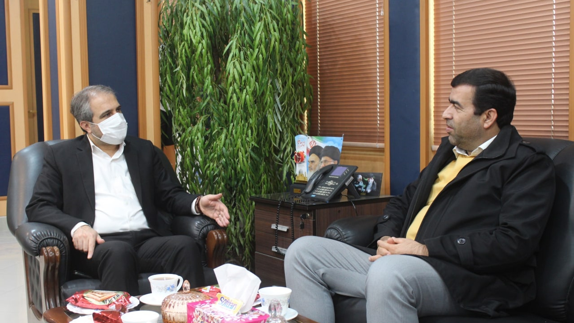 حسینی ، مدیرکل تامین اجتماعی استان مرکزی با مهدی الیاسی معاون استاندار و فرماندار ویژه شهرستان ساوه دیدار و گفتگو کرد.