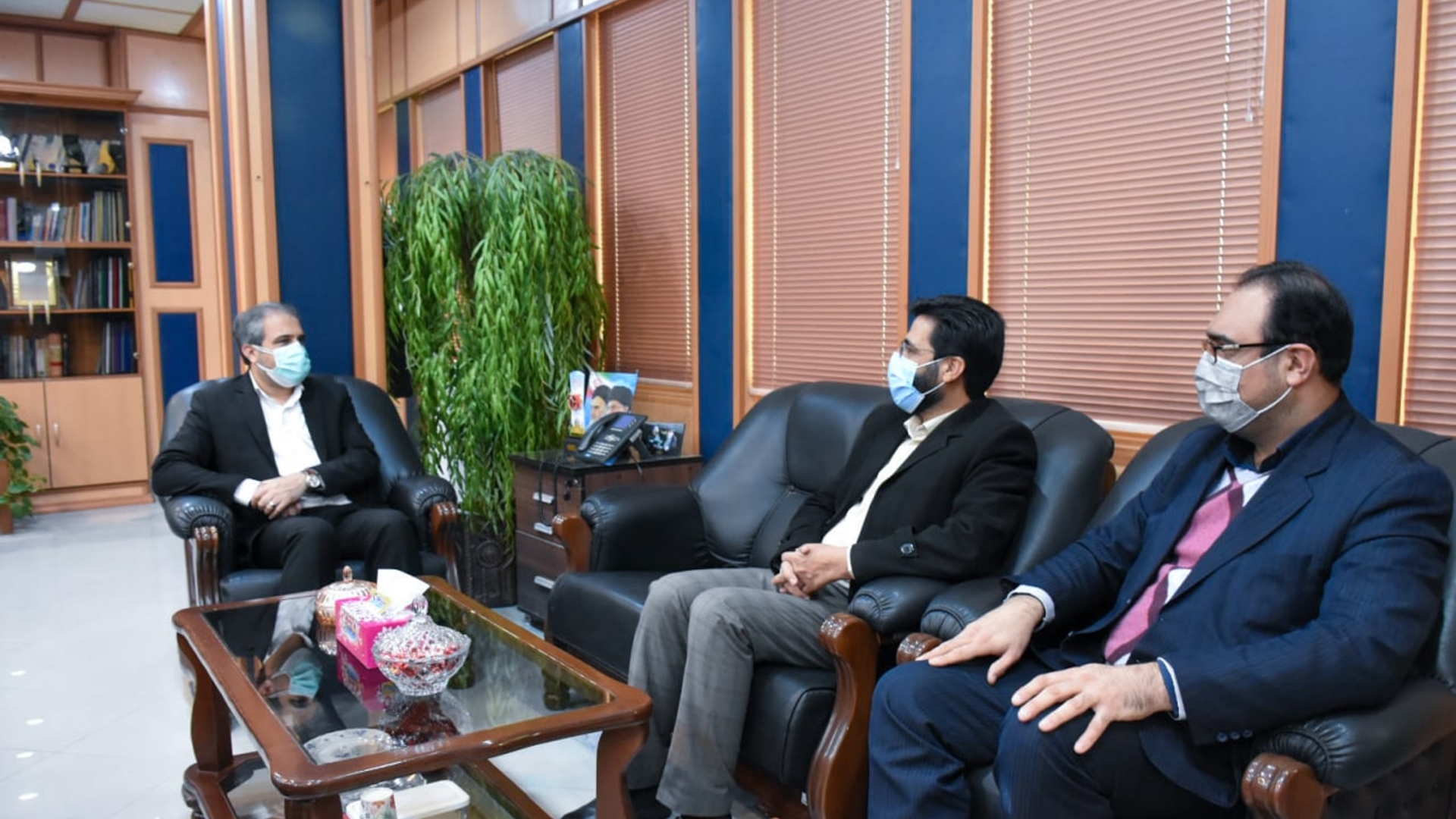 امیدی ، مدیر کل تعاون ، کار و رفاه اجتماعی استان مرکزی با مهدی الیاسی معاون استاندار و فرماندار ویژه شهرستان ساوه دیدار و گفتگو کرد.