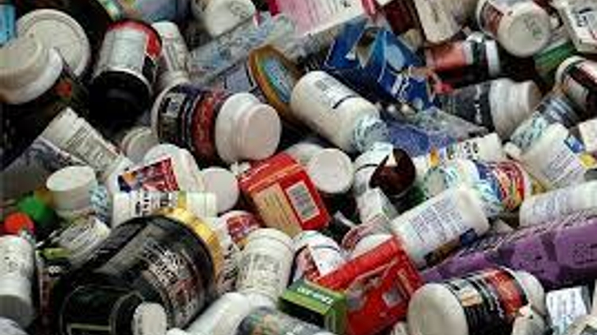 کشف 3200 قلم داروی قاچاق در اراک