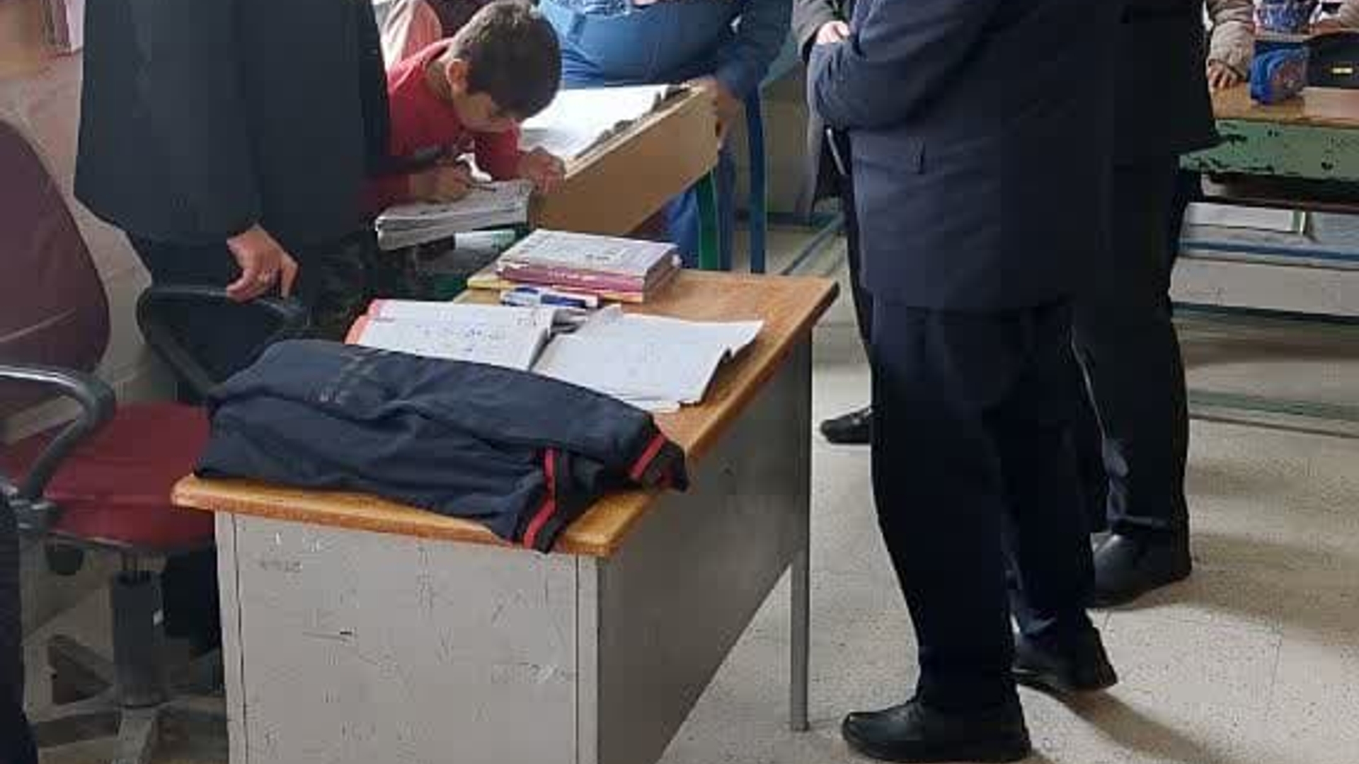 در ششمین روز از دهه مبارک فجر محمدرضا رضایی فرماندار شهرستان تفرش به همراه سایر مسئولین از مدرسه روستای هفتیان بازدید نمودند