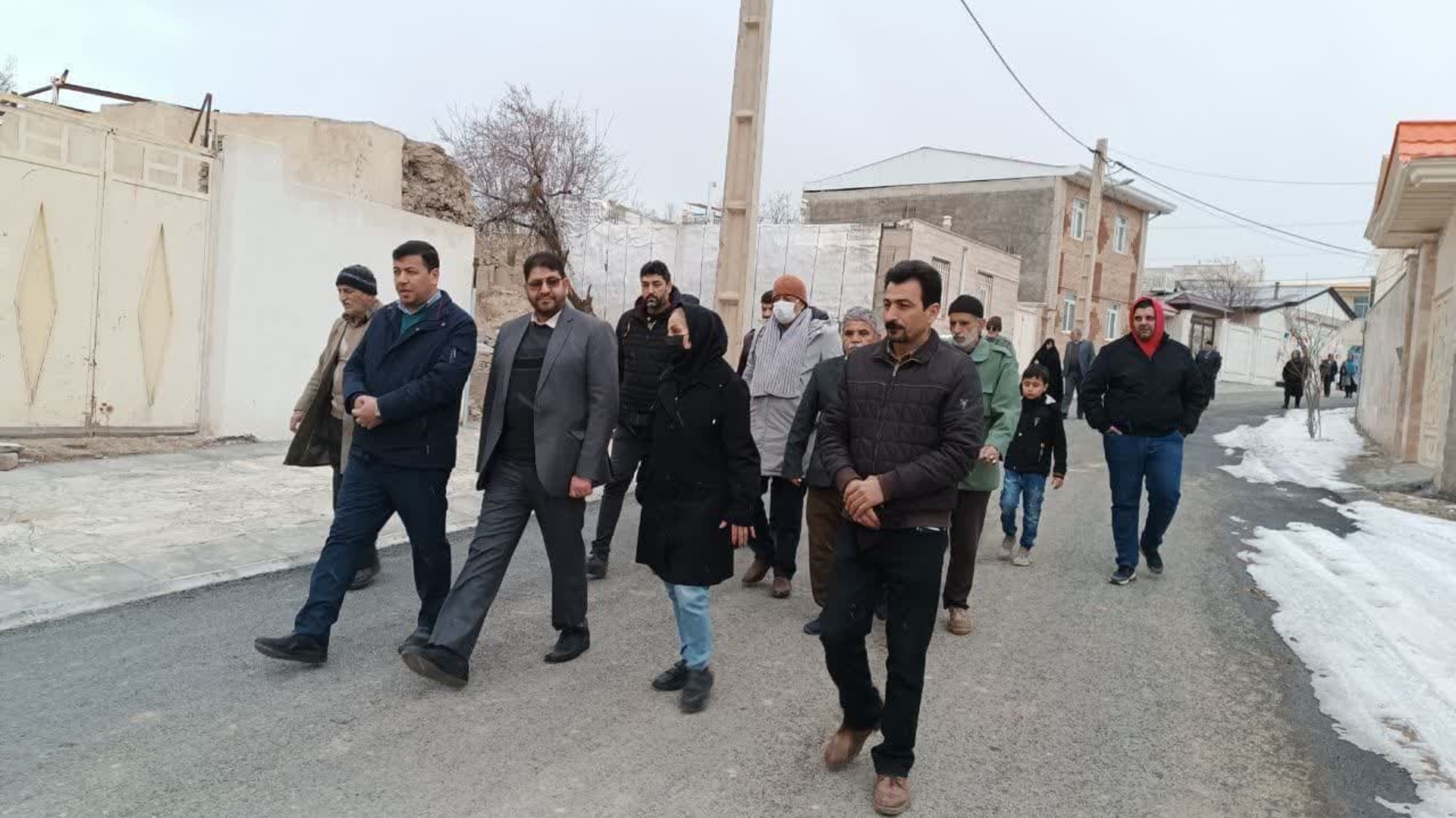 به مناسبت دهه مبارک فجر پروژه سنگ فرش و آسفالت معابر روستای دادمرز با مساحت ۱۲۰۰ متر مربع آسفالت، ۴۵۰ متر مربع سنگ فرش با اعتبار ۱۷۰ میلیون تومان با حضور محمدرضا رضایی فرماندار تفرش ، محسن درودیان بخشدار مرکزی و جمعی دیگر از مسئولین به بهره برداری رسید.