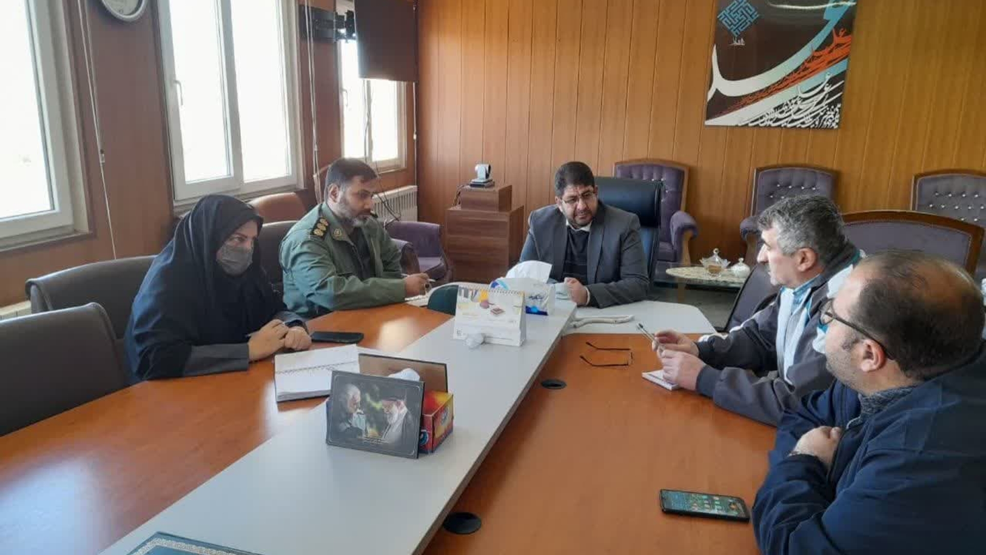 صبح امروز جلسه برنامه ریزی سوم و چهارم شعبان وگرامیداشت روز پاسدار وجانباز  بریاست محمدرضا رضایی فرماندار تفرش و با حضور اعضا در فرمانداری تشکیل و برگزار شد.