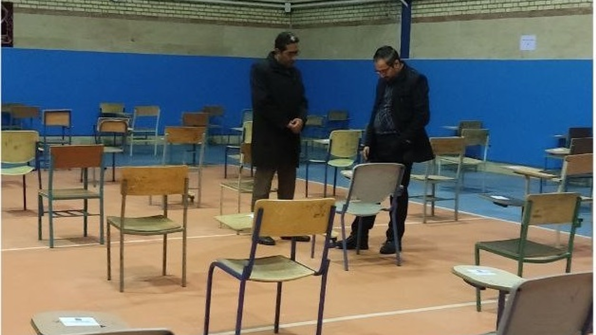 بازدید شبانه فرماندار از محل برگزاری آزمون سراسری در شهرستان