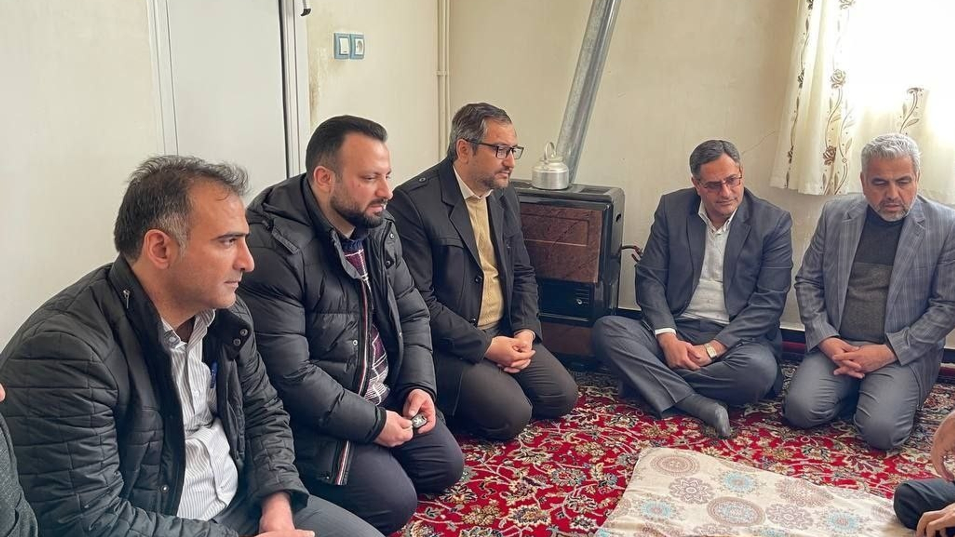 دیدار مسئولین شهرستان با احدی از مددجویان بهزیستی در روستای اسفندان