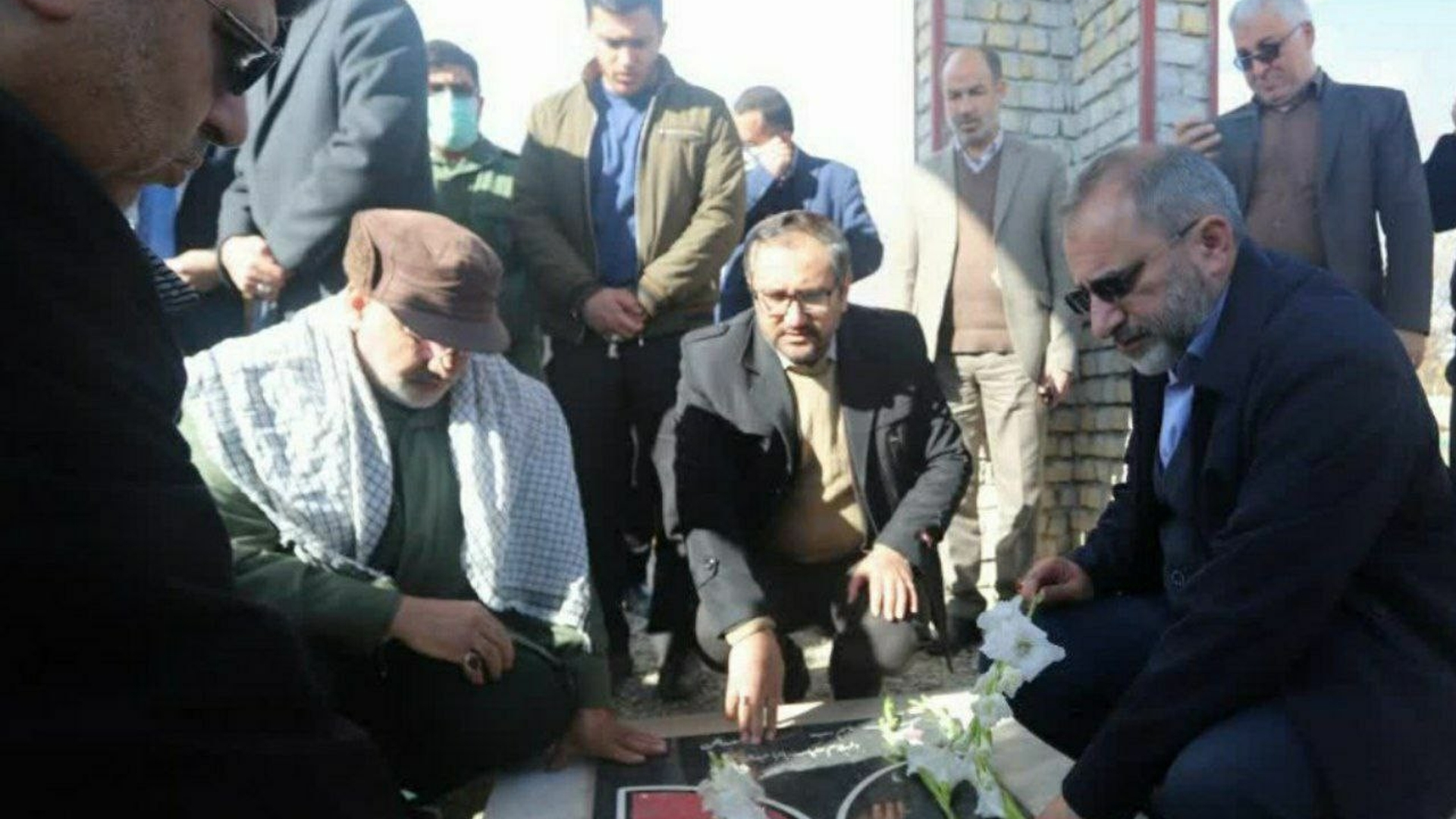 به مناسبت  دهه مبارک فجر انقلاب اسلامی مخلص الائمه استاندار مرکزی ، کریمی نماینده مجلس اراک ، کمیجان و خنداب ، کریمی فرمانده سپاه روح‌الله استان مرکزی ، فرماندار کمیجان ، معاونین فرماندار ، بخشدار میلاجرد و مدیران بخش و شهرستان با حضور در گلزار مطهر شهدای گمنام به مقام شامخ شهدا ادای احترام کردند.