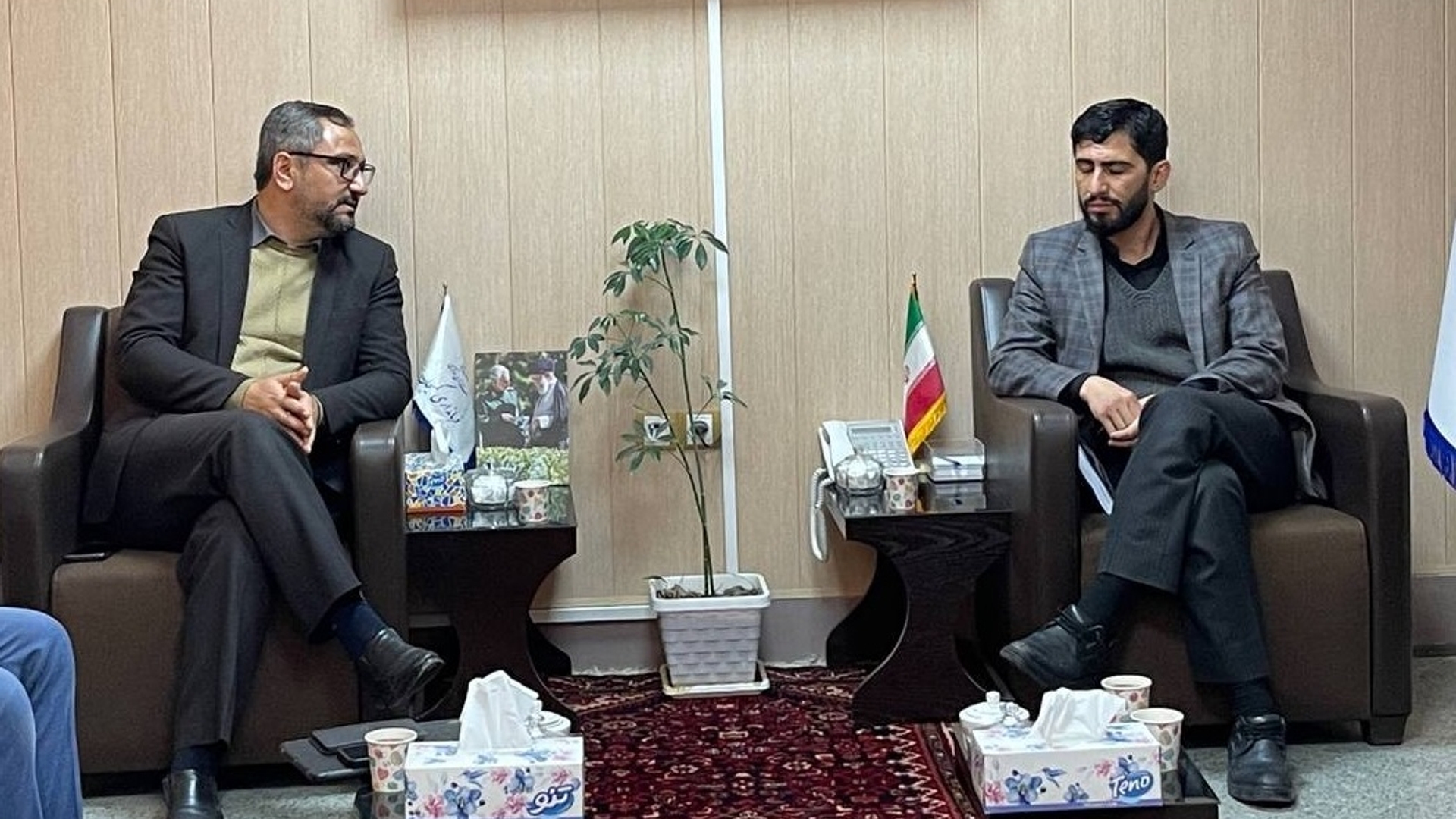 دیدار سرپرست اداره کل ورزش و جوانان استان و همراهان ایشان با فرماندار و بخشدار مرکزی کمیجان