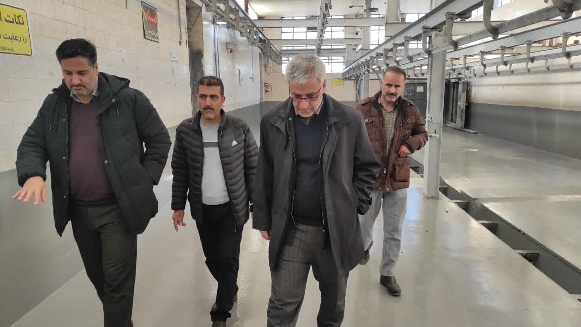 فرماندار از محل استقرار پارکینگ موقت خودروهای سنگین شهرستان خمین بازدید کرد