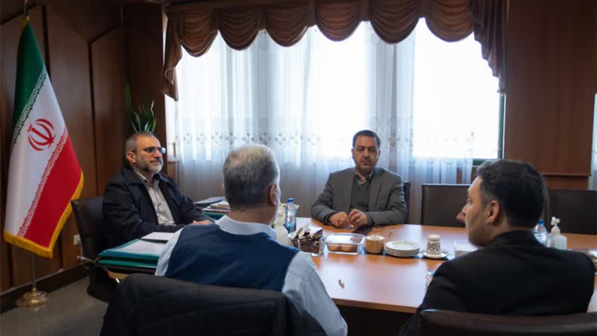 جلسه بررسی آخرین وضعیت شرکت آذرآب اراک با حضور استاندار مرکزی و معاون هماهنگی امور اقتصادی و توسعه منطقه ای استاندار برگزار شد .


چهار شنبه ۳ اسفند ۱۴۰۱