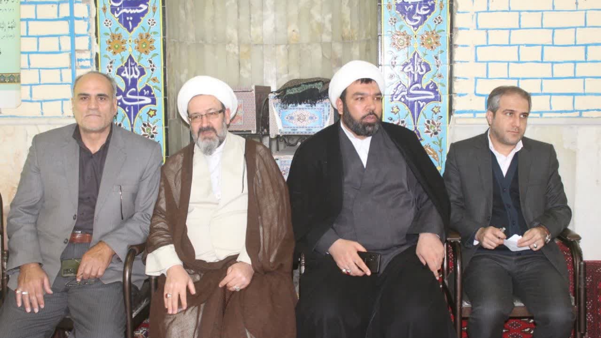 مهدی الیاسی معاون استاندار و فرماندار ویژه شهرستان ساوه به همراه حجت الاسلام سبزی نماینده مردم شهرستان های ساوه و زرندیه در مجلس شورای اسلامی ، حجت الاسلام سلطانی امام جمعه غرق آباد ، حیدری بخشدار نوبران و جمعی از مدیران دستگاه های اجرایی با حضور در جمع مردم روستای بالقلو از نزدیک با مشکلات مردم آشنا شدند و دستورات لازم برای رفع آنها را صادر کردند.