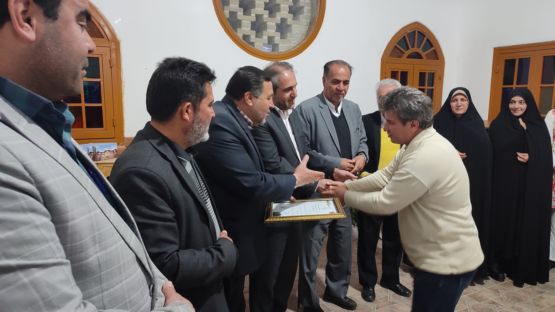 فرماندار ساوه: هنرمندان نقش موثری در تلطیف روح و روان شهر دارند