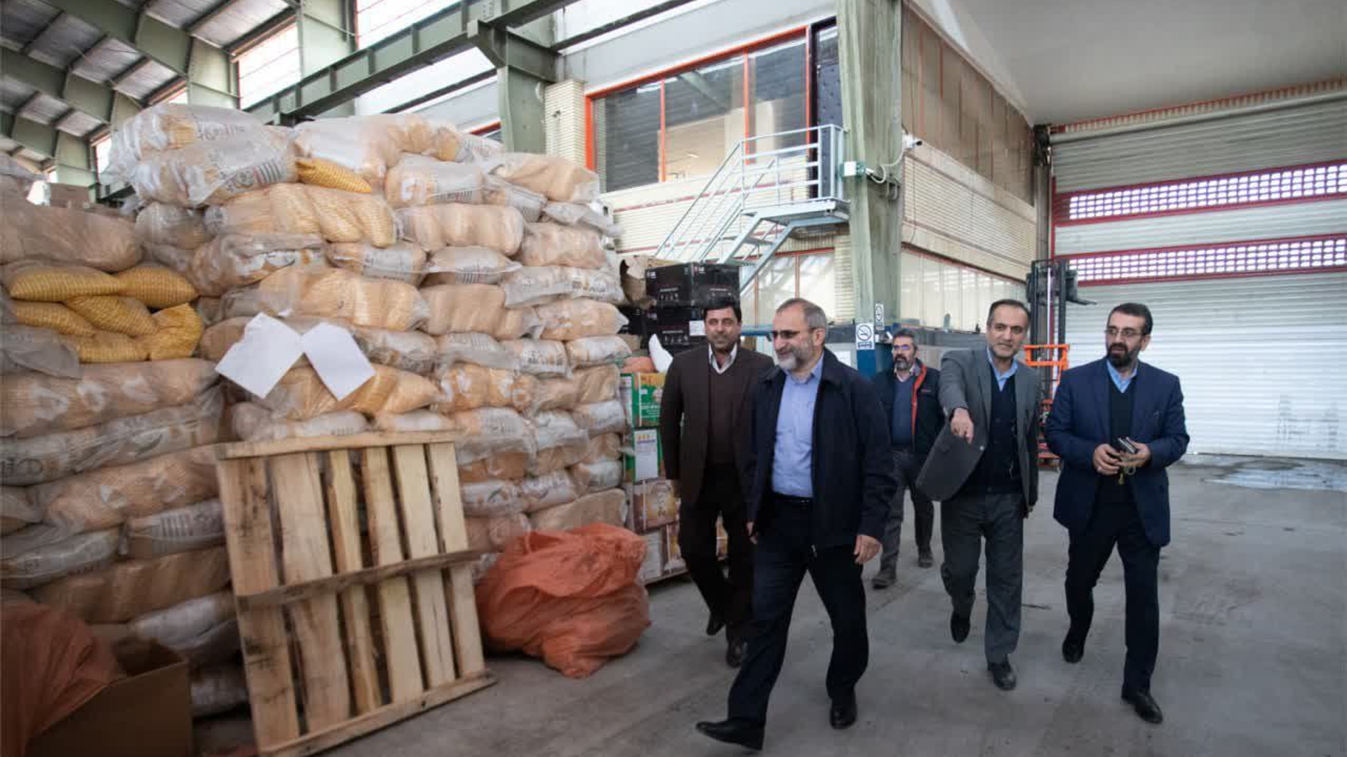 بازدید سرزده استاندار مرکزی و معاون سیاسی امنیتی و اجتماعی استانداری مرکزی از انبار اموال تملیکی