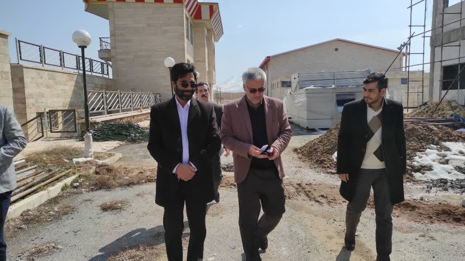 فرماندار از ورزشگاه کارگران خمین بازدید کرد