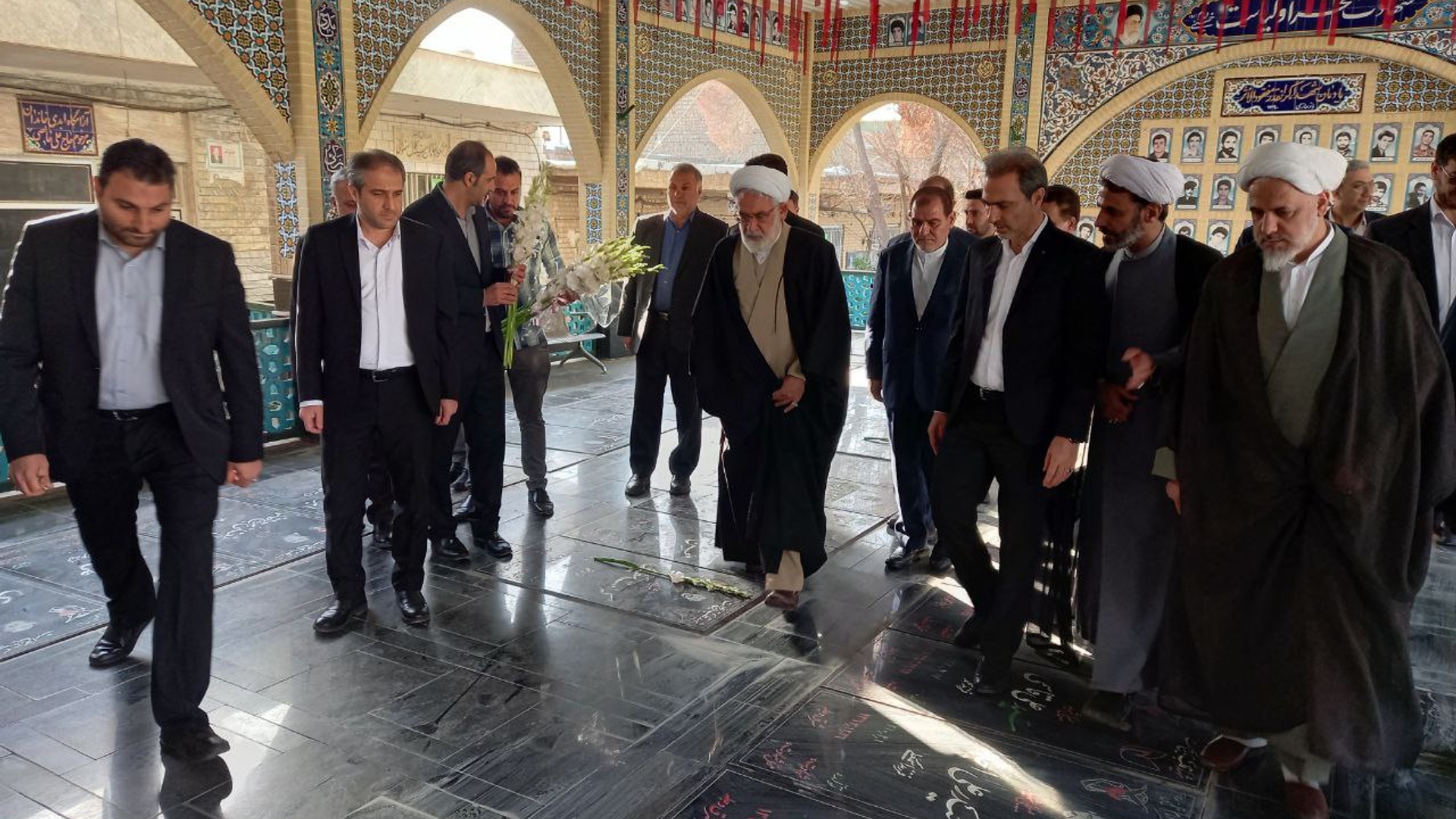 ادای احترام دادستان کل کشور به مقام شامخ شهدای ساوه