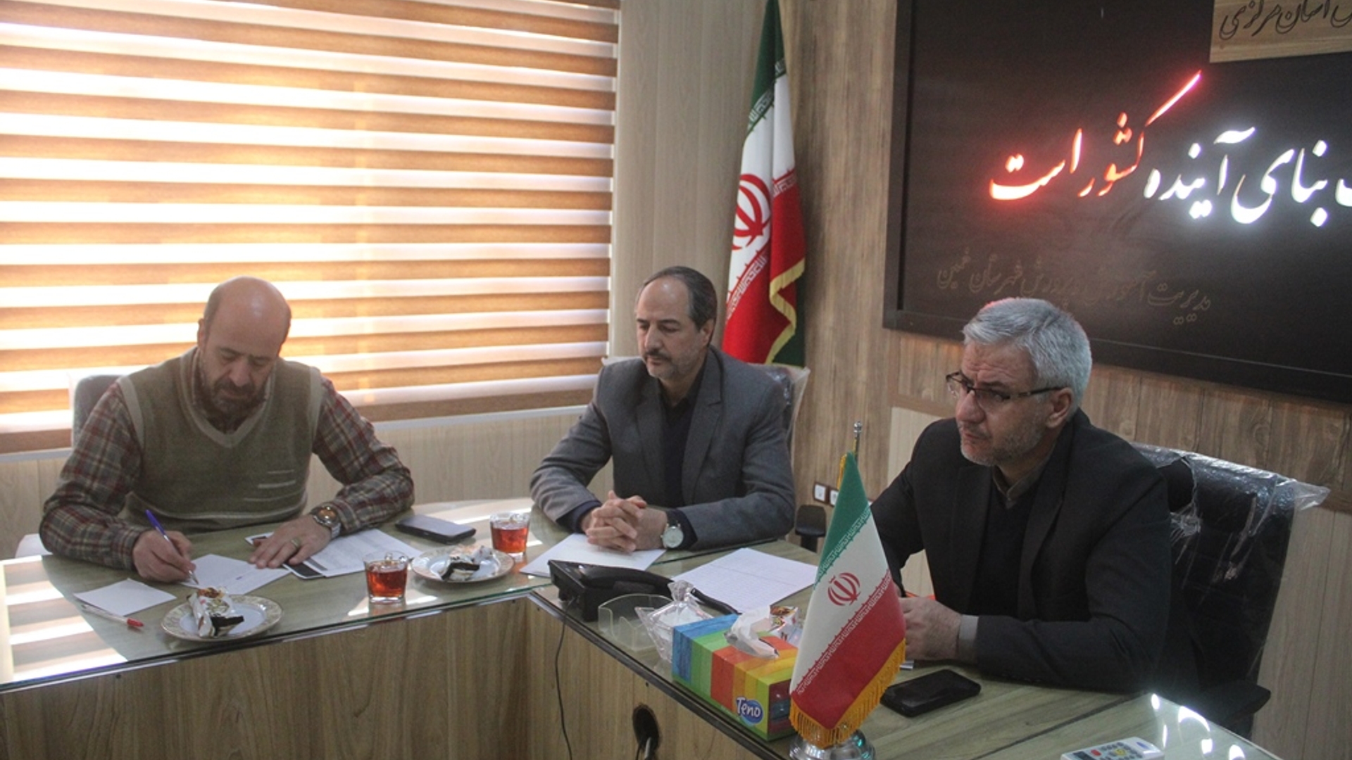 نشست هم اندیشی اعضای مجمع خیرین مدرسه ساز شهرستان خمین برگزار شد