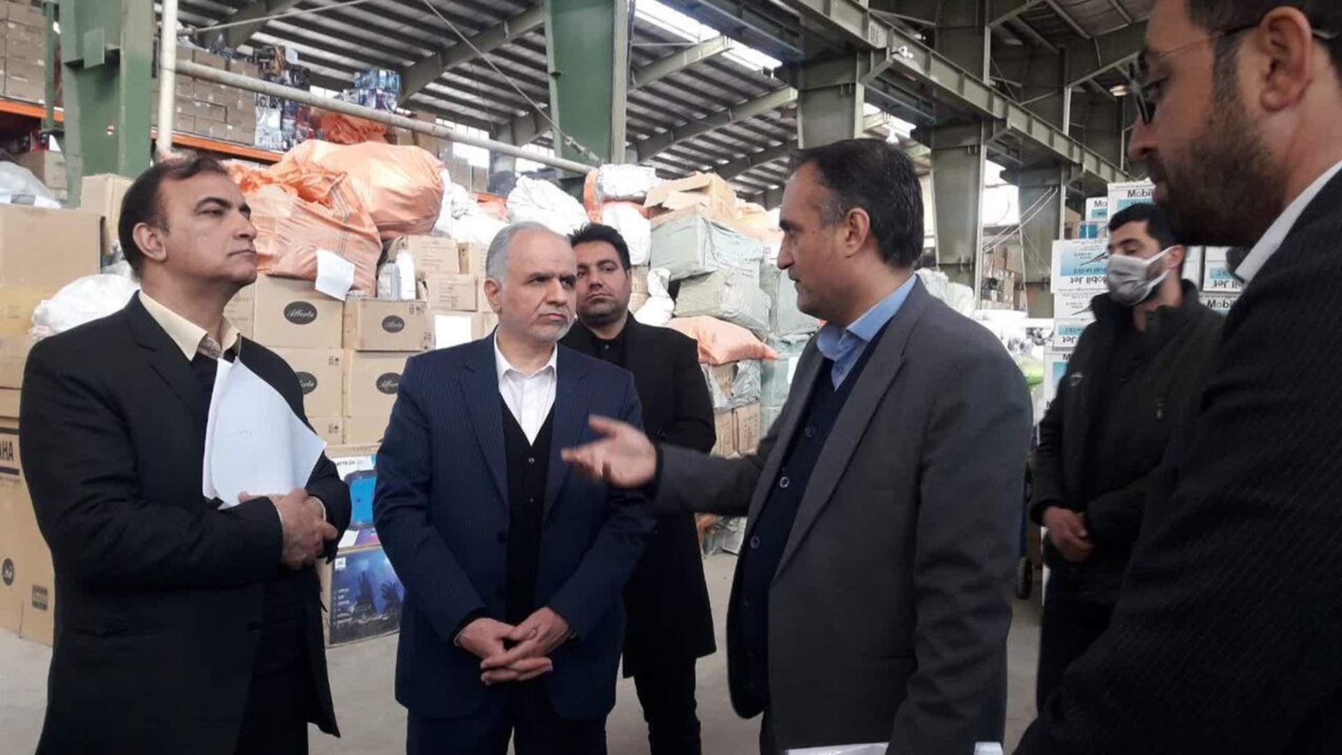 بازدید وزیر دادگستری از انبار اداره‌کل جمع‌آوری و فروش اموال تملیکی و گمرک استان