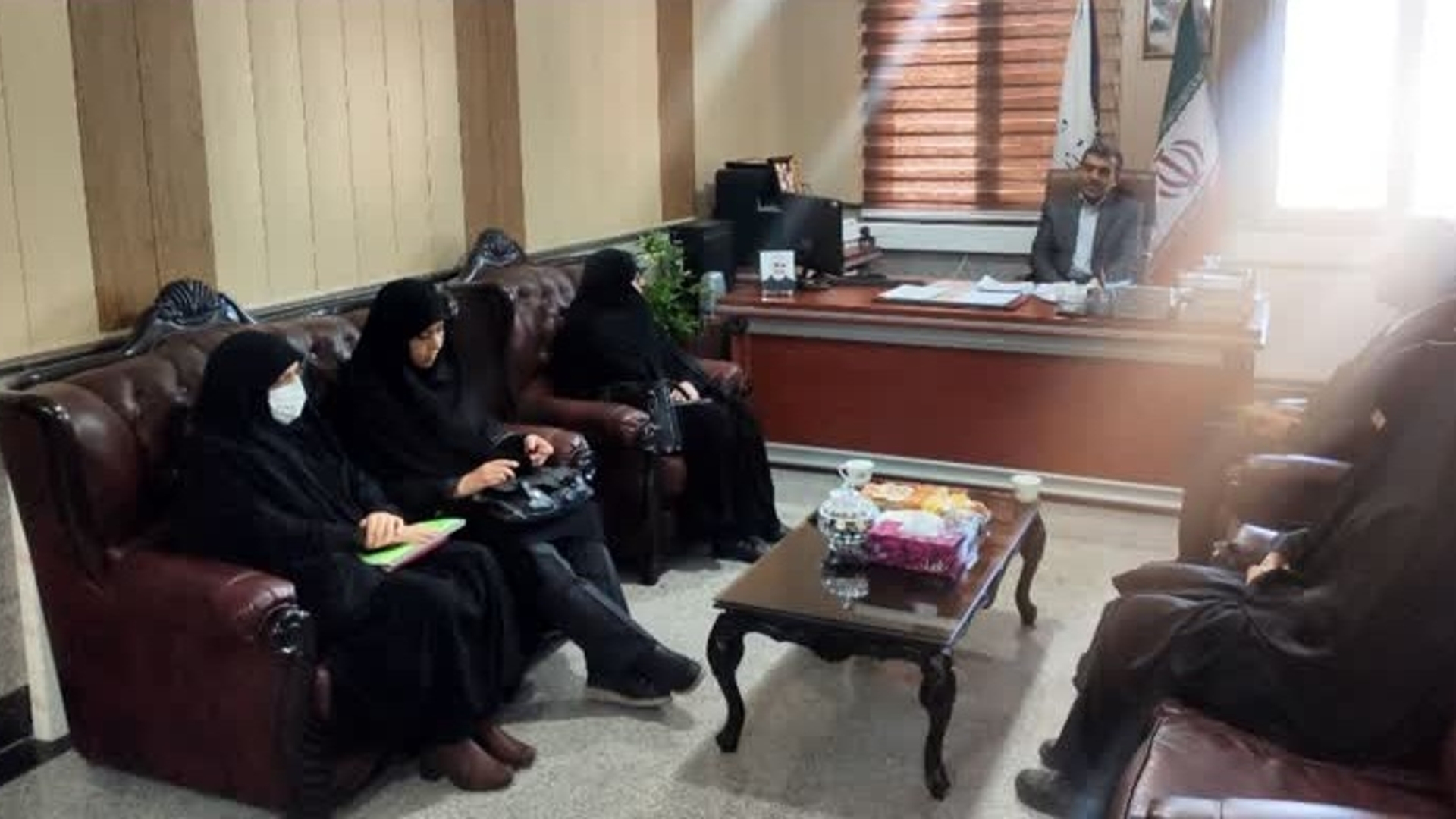 نشست مدیر کل دفتر امور زنان و خانواده با فرماندار